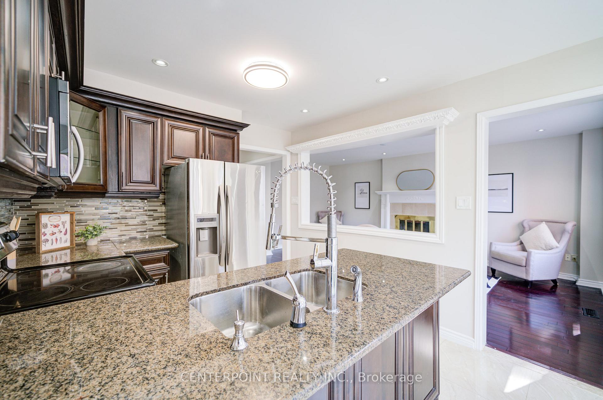 Photo 13 of 20 Norman Ross Drive, Markham, Middlefield — HOMEH
