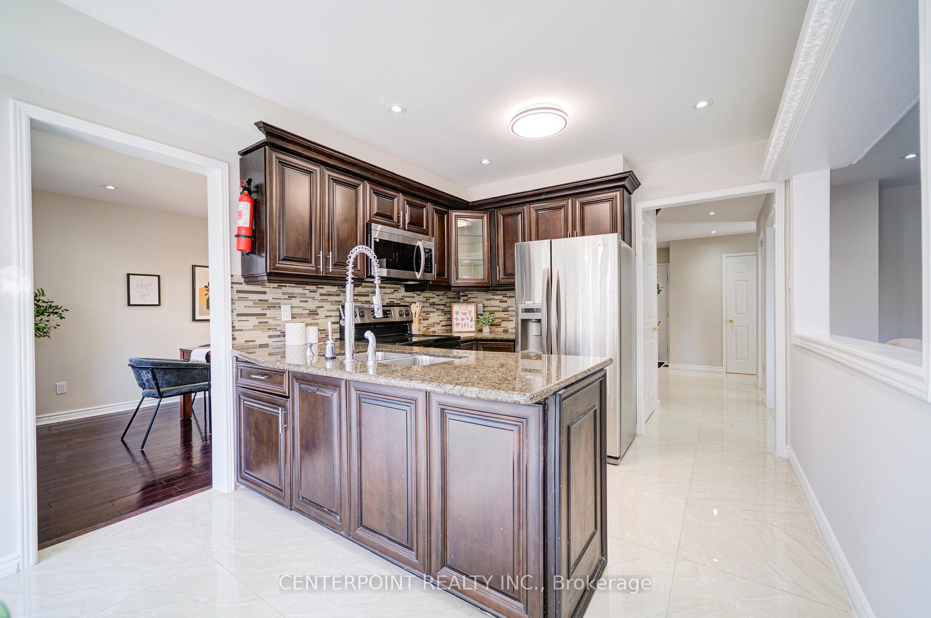 Photo 14 of 20 Norman Ross Drive, Markham, Middlefield — HOMEH