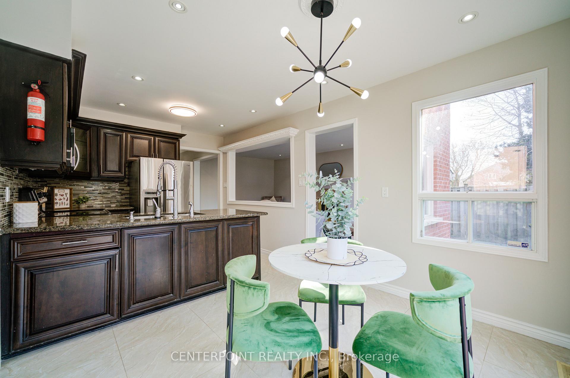 Photo 15 of 20 Norman Ross Drive, Markham, Middlefield — HOMEH