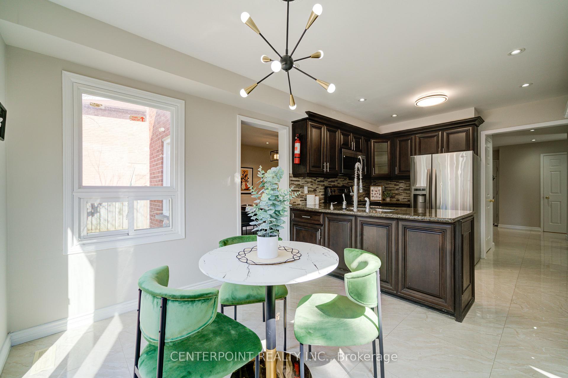 Photo 16 of 20 Norman Ross Drive, Markham, Middlefield — HOMEH