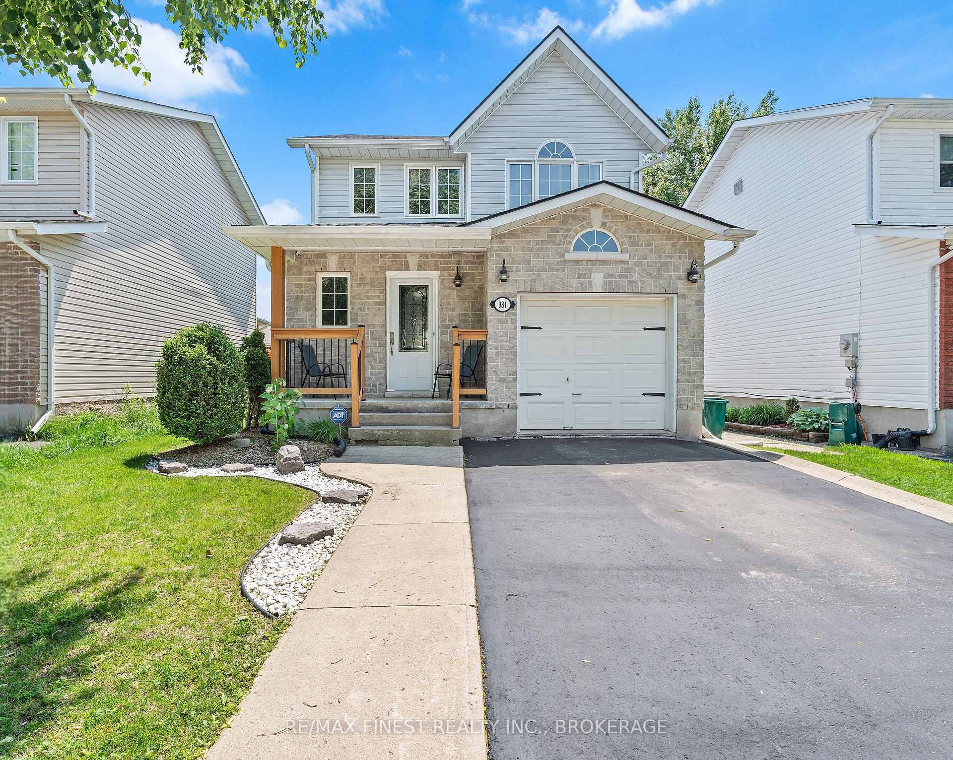 Front of 981 Rainbow Crescent