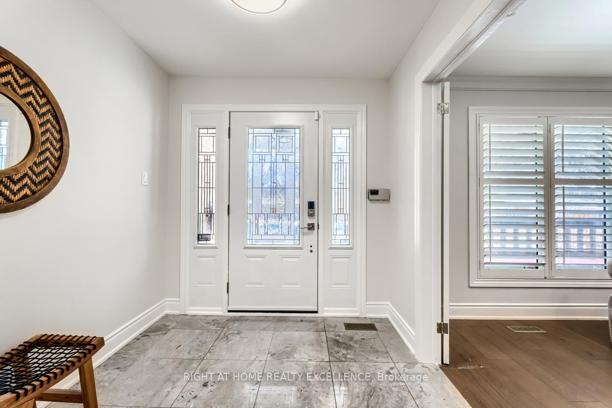 Photo 4 of 22 Captain Armstrong's Lane, Markham, Sherwood-Amberglen — HOMEH