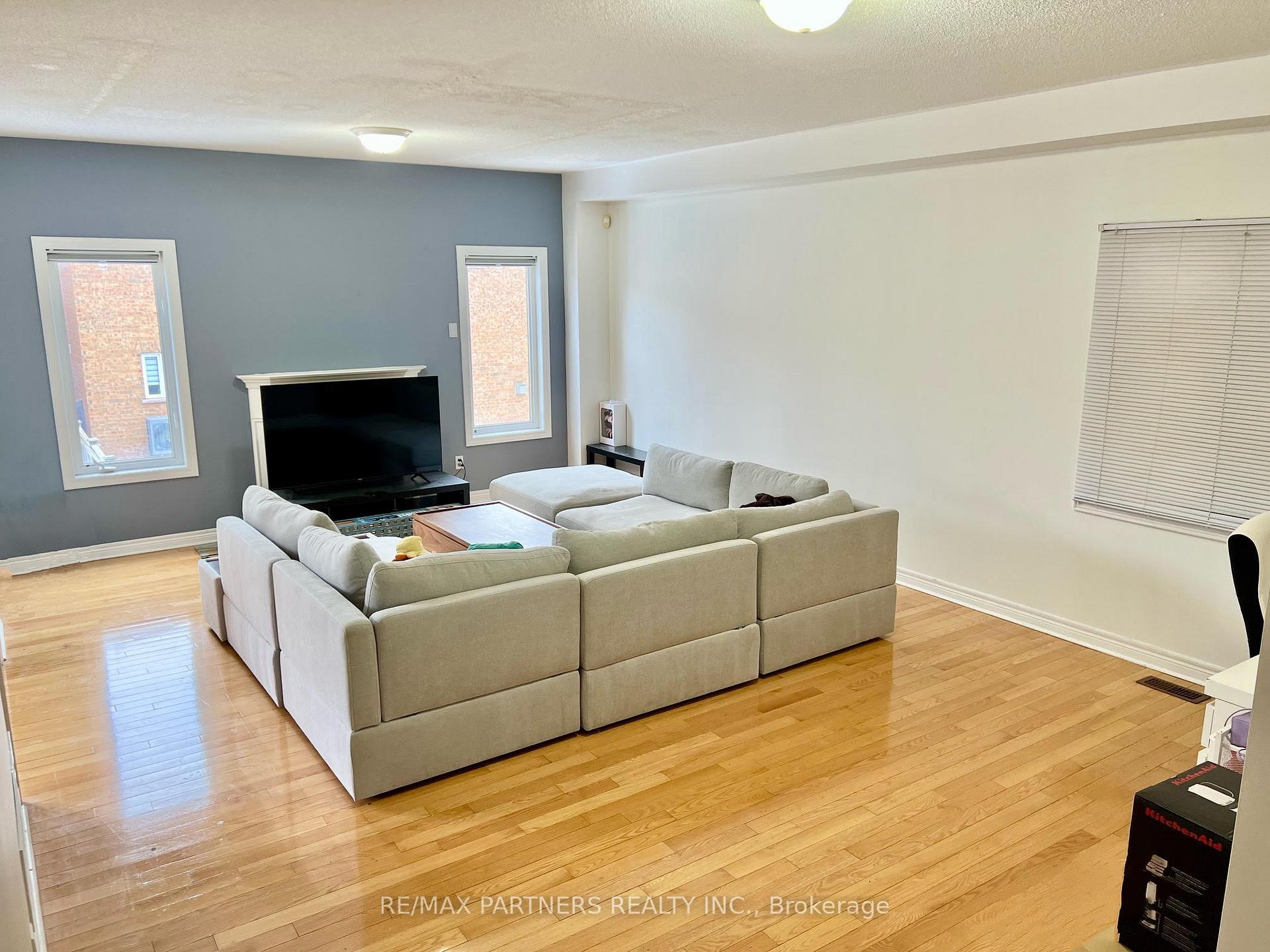 Photo 4 of 39 Pamgrey Road, Markham, Greensborough — HOMEH
