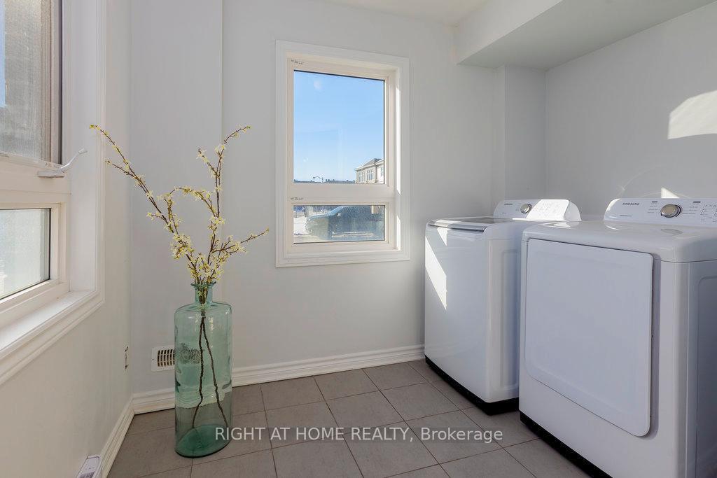 Photo 5 of 731 Juneberry Lane, Ottawa, Kanata - Emerald Meadows/Trailwest — HOMEH