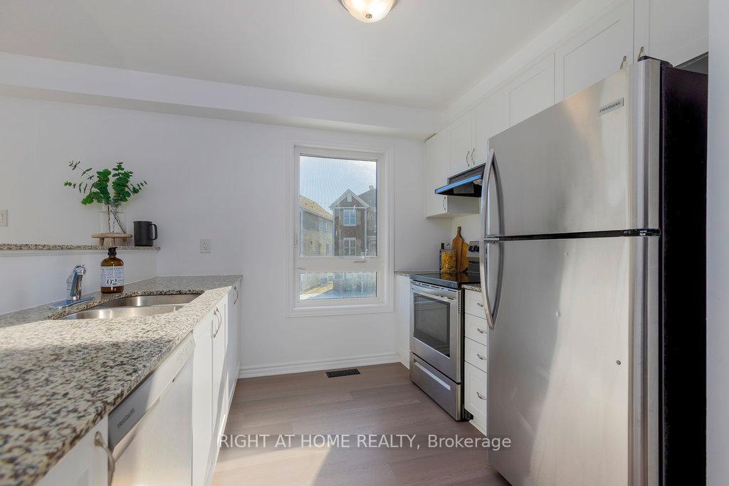 Photo 15 of 731 Juneberry Lane, Ottawa, Kanata - Emerald Meadows/Trailwest — HOMEH