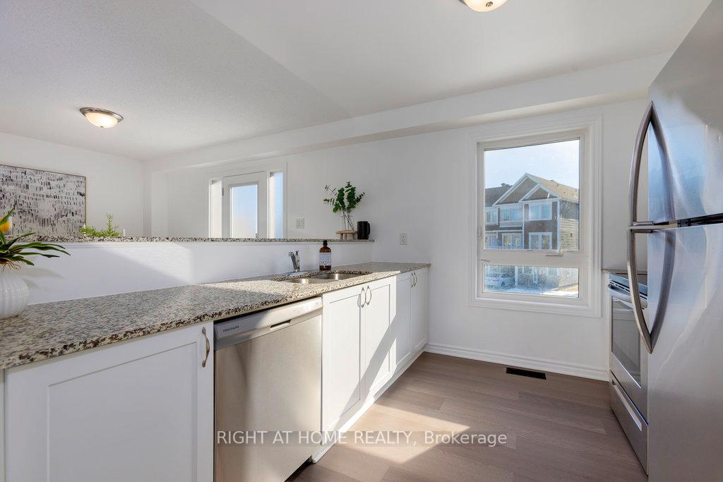 Photo 16 of 731 Juneberry Lane, Ottawa, Kanata - Emerald Meadows/Trailwest — HOMEH