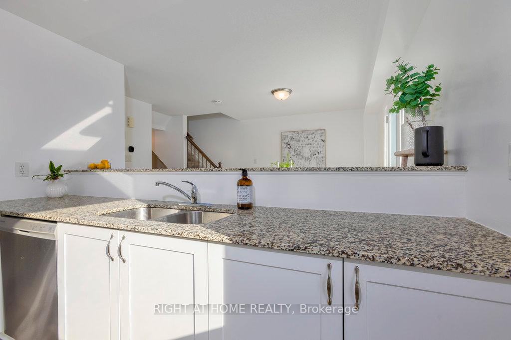 Photo 17 of 731 Juneberry Lane, Ottawa, Kanata - Emerald Meadows/Trailwest — HOMEH