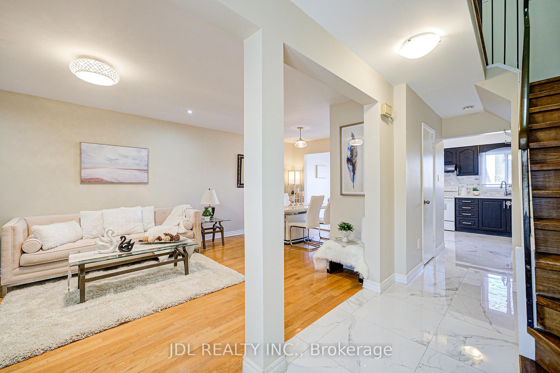 Photo 4 of 55 Barrington Crescent, Markham, Milliken Mills West — HOMEH