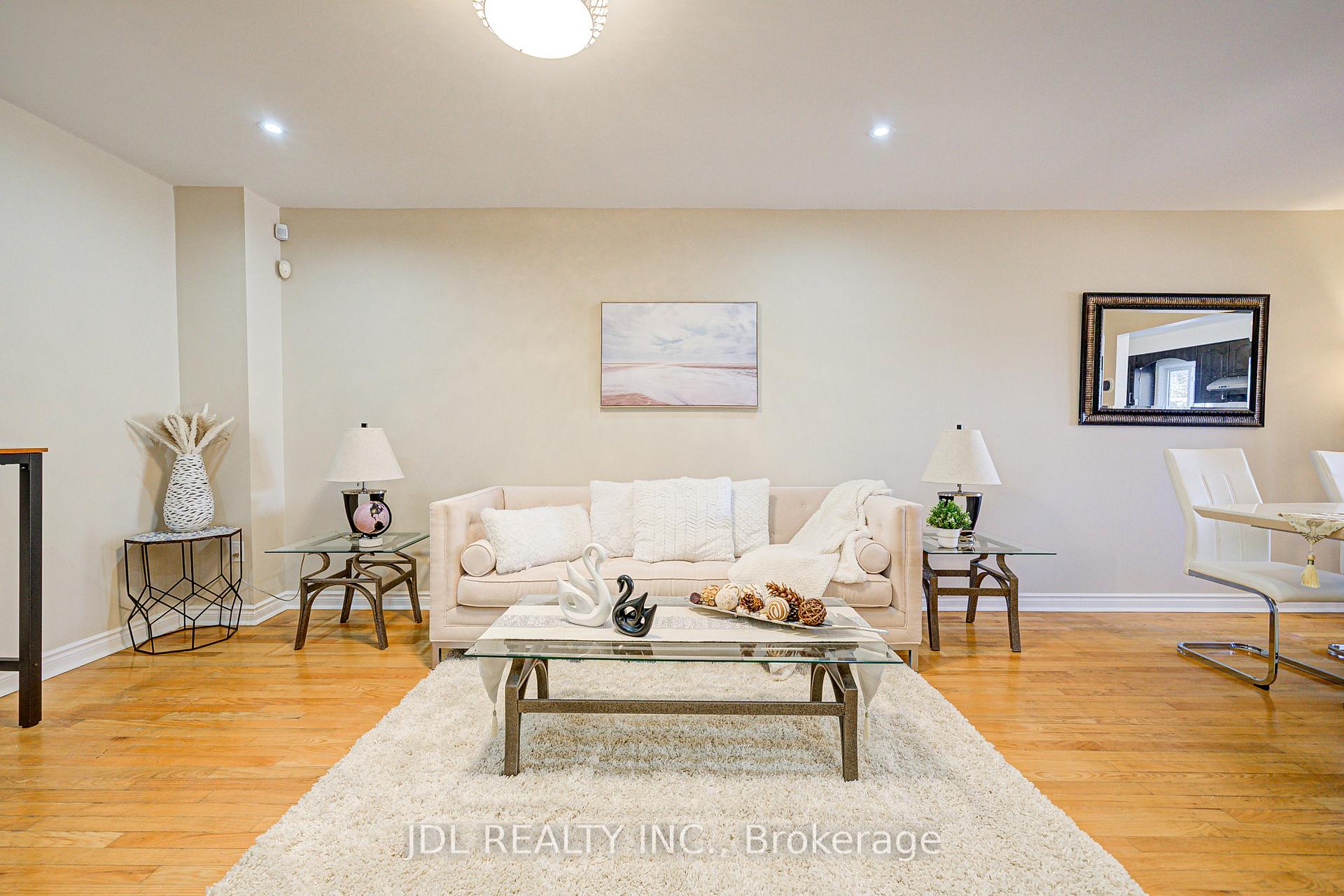 Photo 7 of 55 Barrington Crescent, Markham, Milliken Mills West — HOMEH