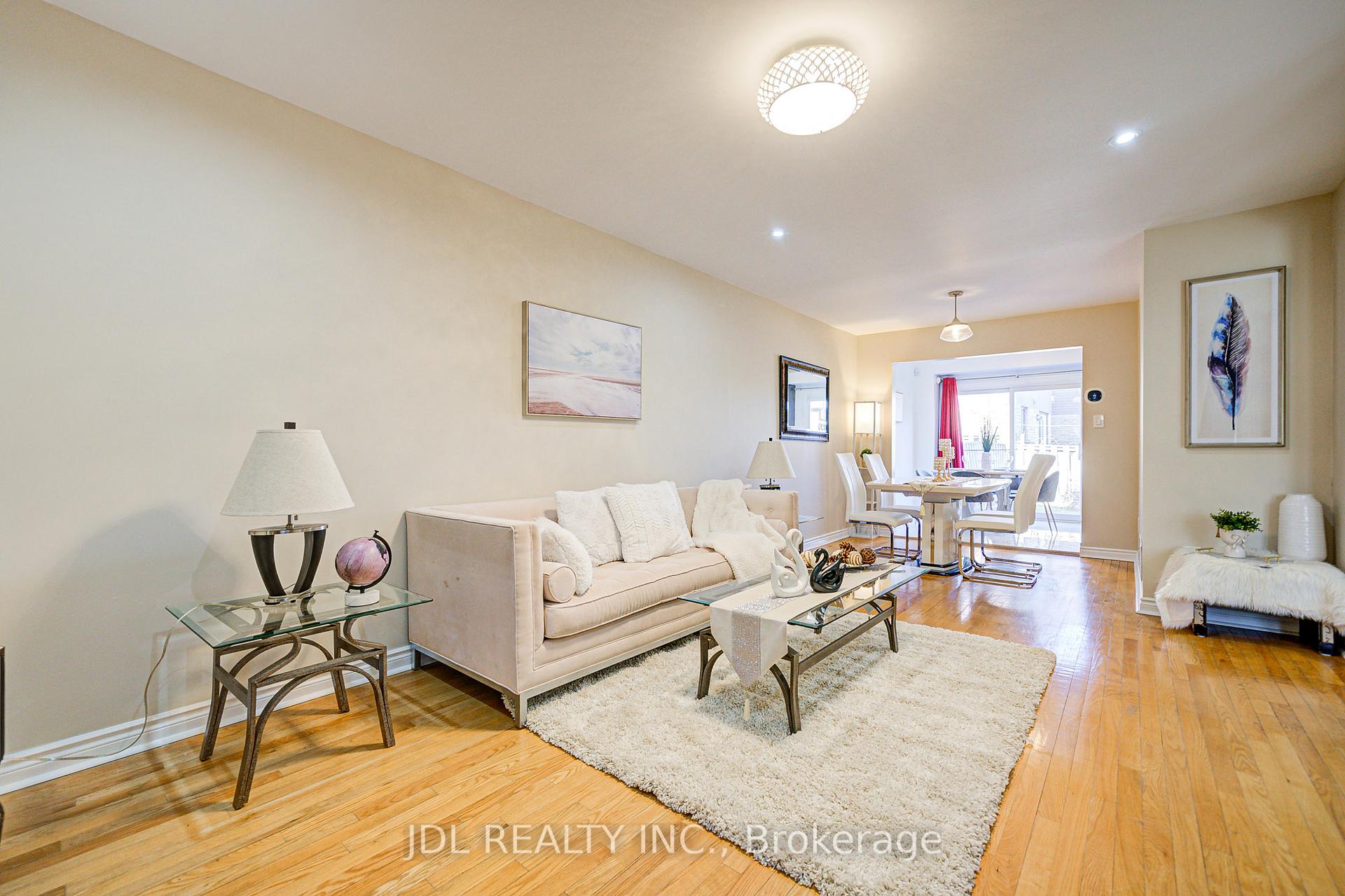 Photo 8 of 55 Barrington Crescent, Markham, Milliken Mills West — HOMEH