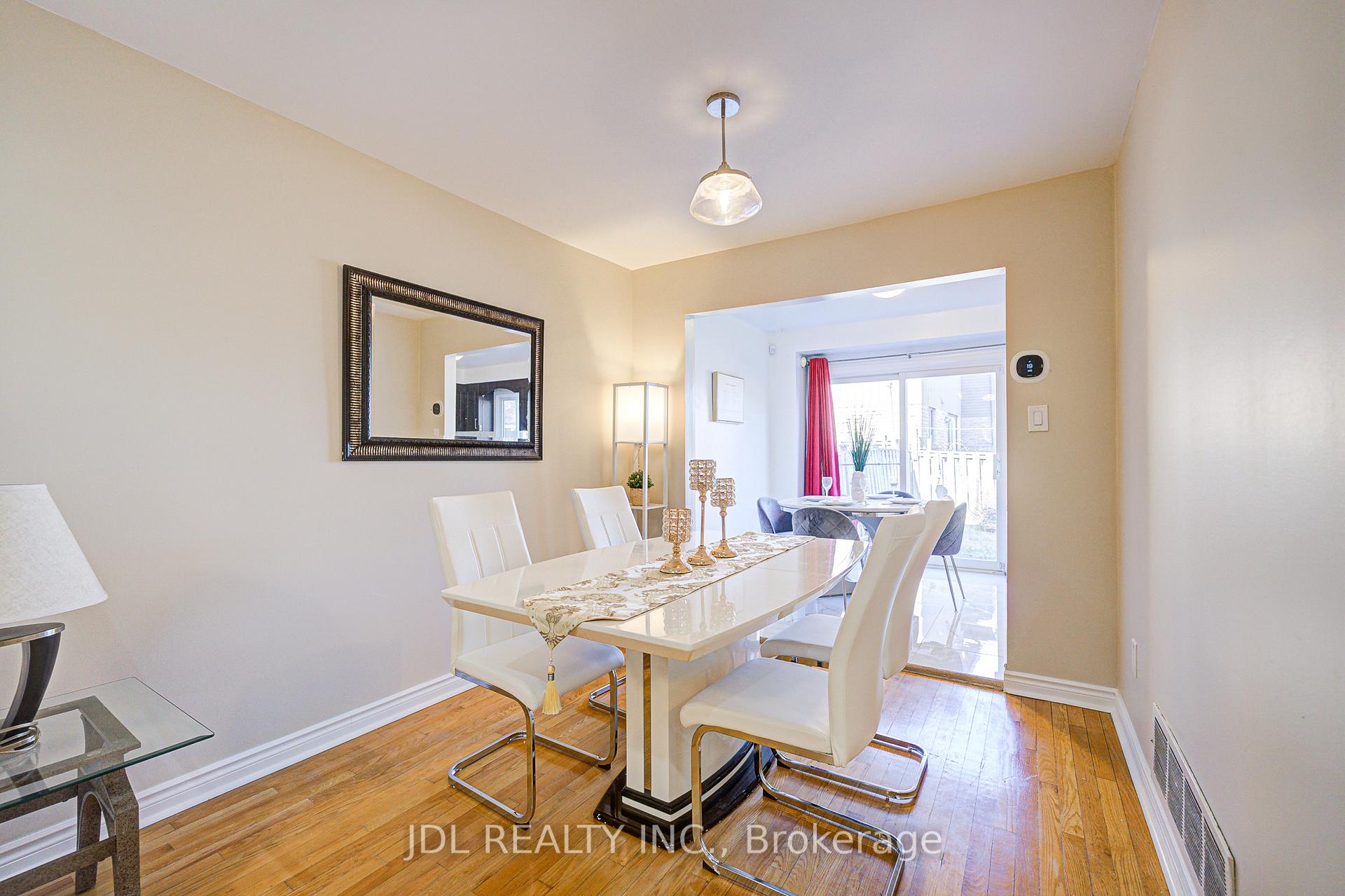Photo 10 of 55 Barrington Crescent, Markham, Milliken Mills West — HOMEH