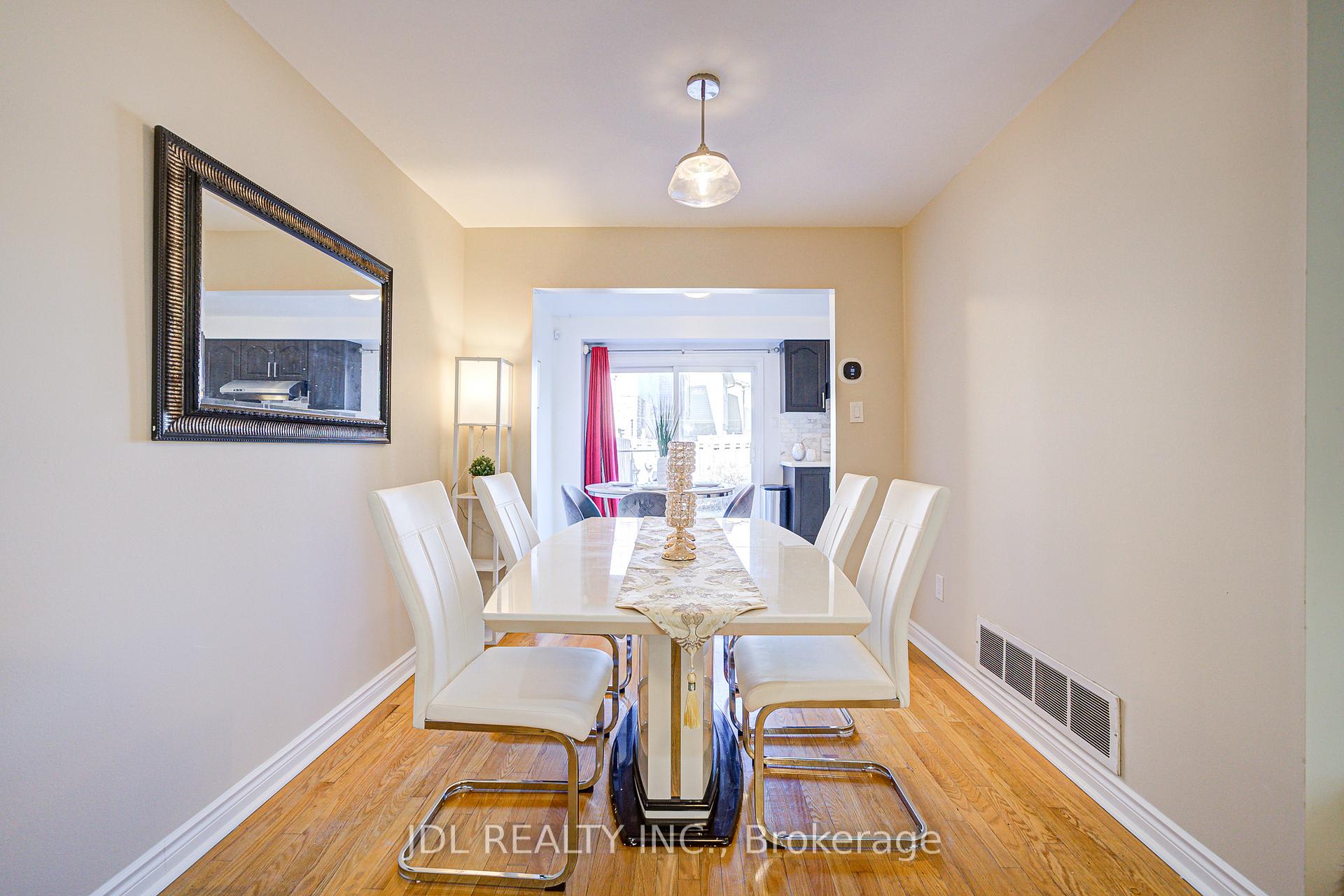 Photo 11 of 55 Barrington Crescent, Markham, Milliken Mills West — HOMEH