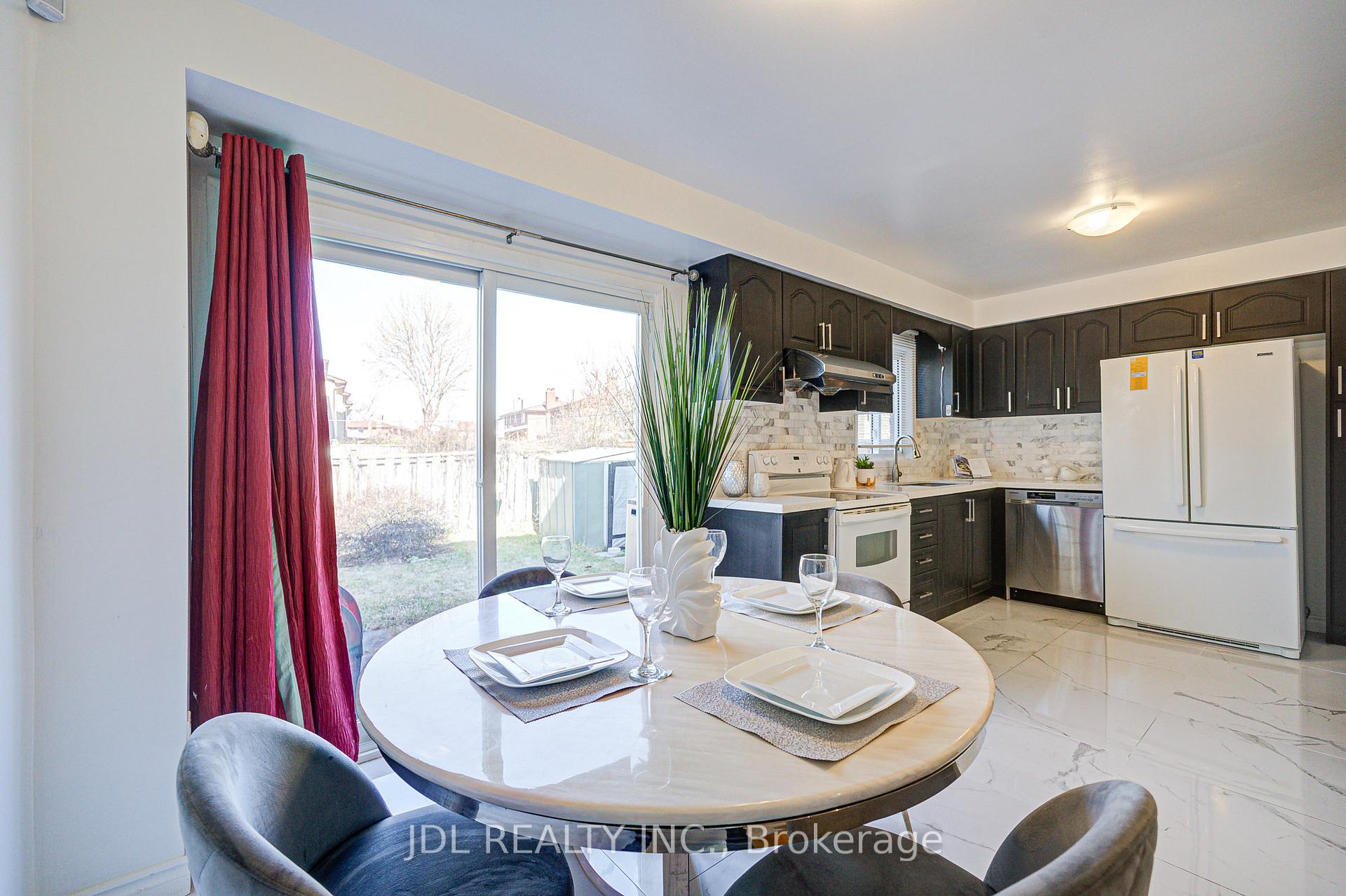 Photo 14 of 55 Barrington Crescent, Markham, Milliken Mills West — HOMEH