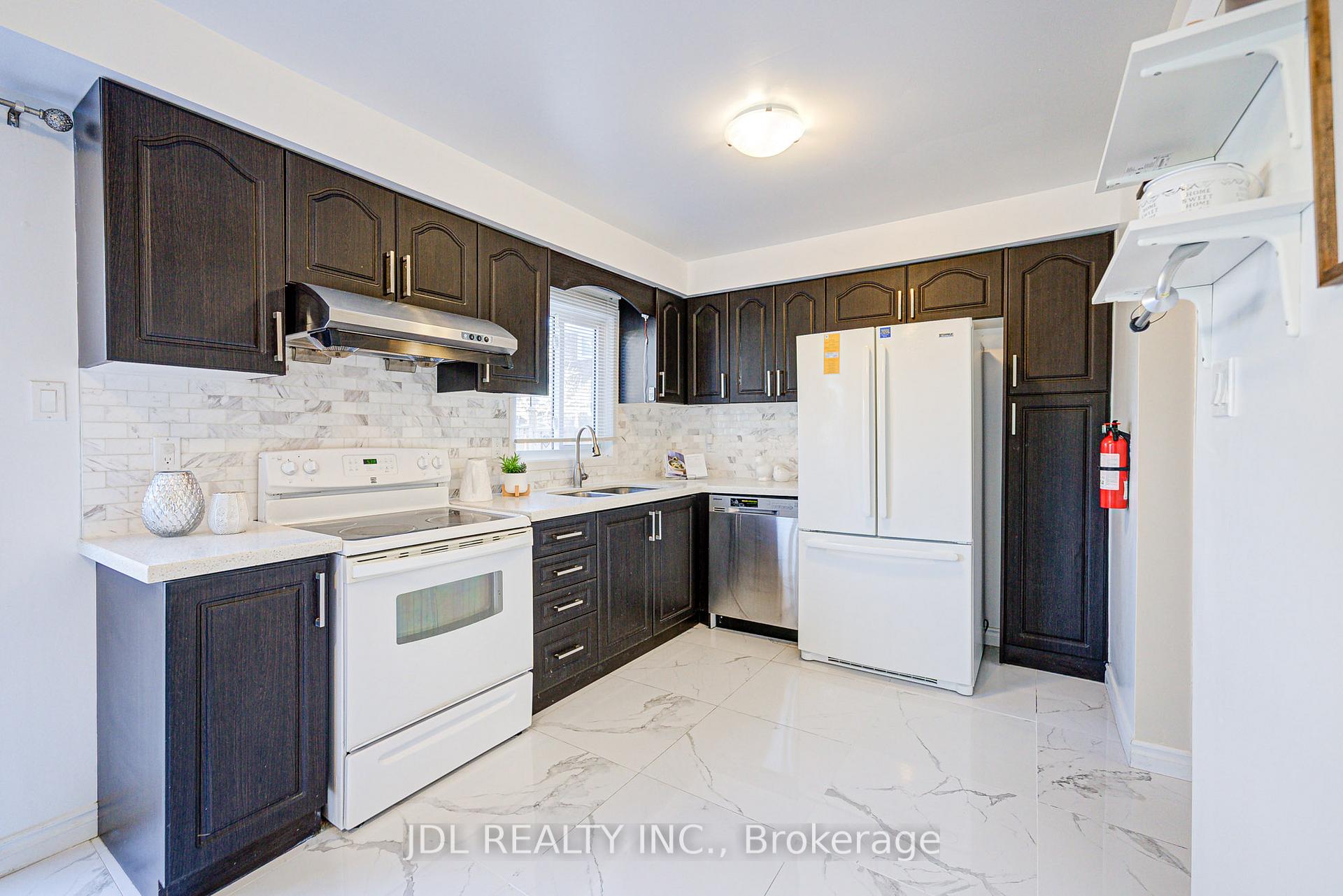 Photo 16 of 55 Barrington Crescent, Markham, Milliken Mills West — HOMEH