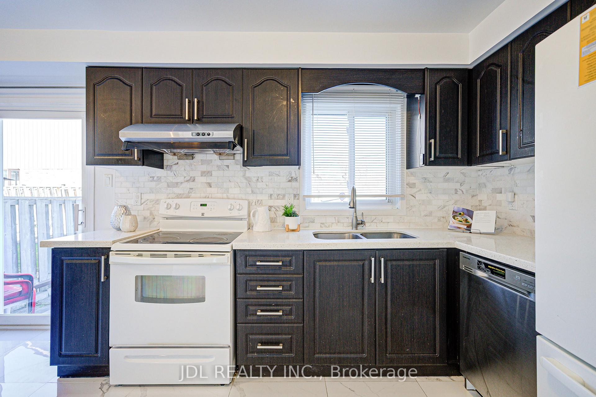 Photo 18 of 55 Barrington Crescent, Markham, Milliken Mills West — HOMEH