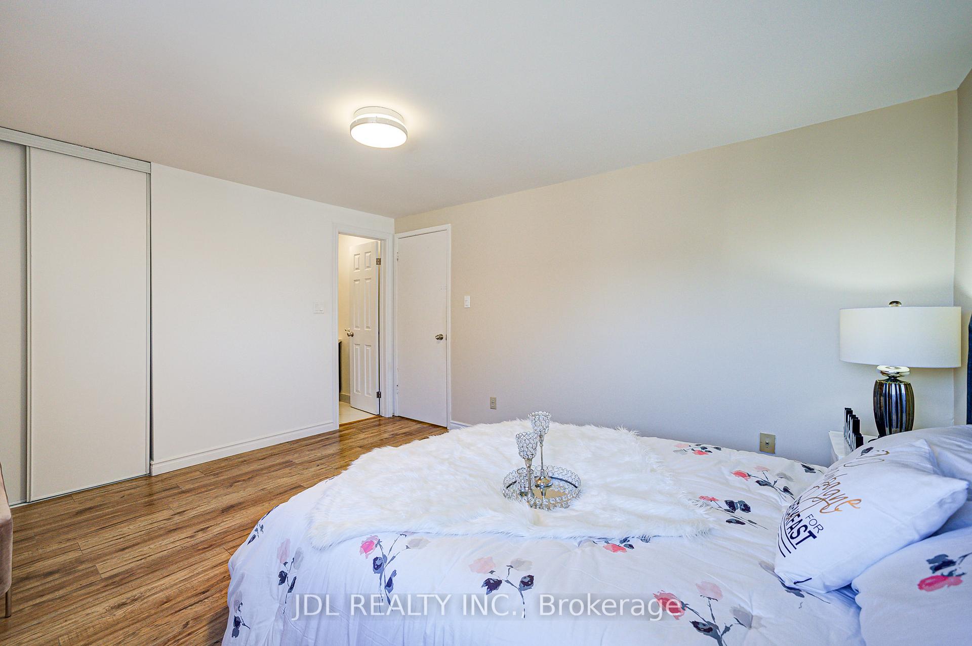 Photo 32 of 55 Barrington Crescent, Markham, Milliken Mills West — HOMEH