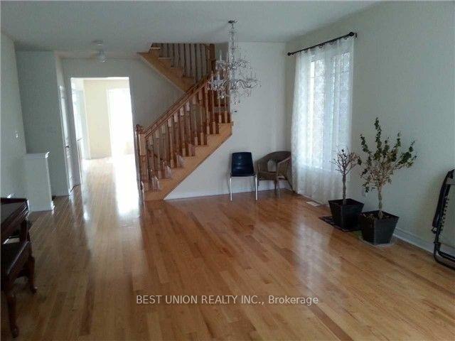 Photo 3 of 73 William Bartlett Drive, Markham, Berczy — HOMEH