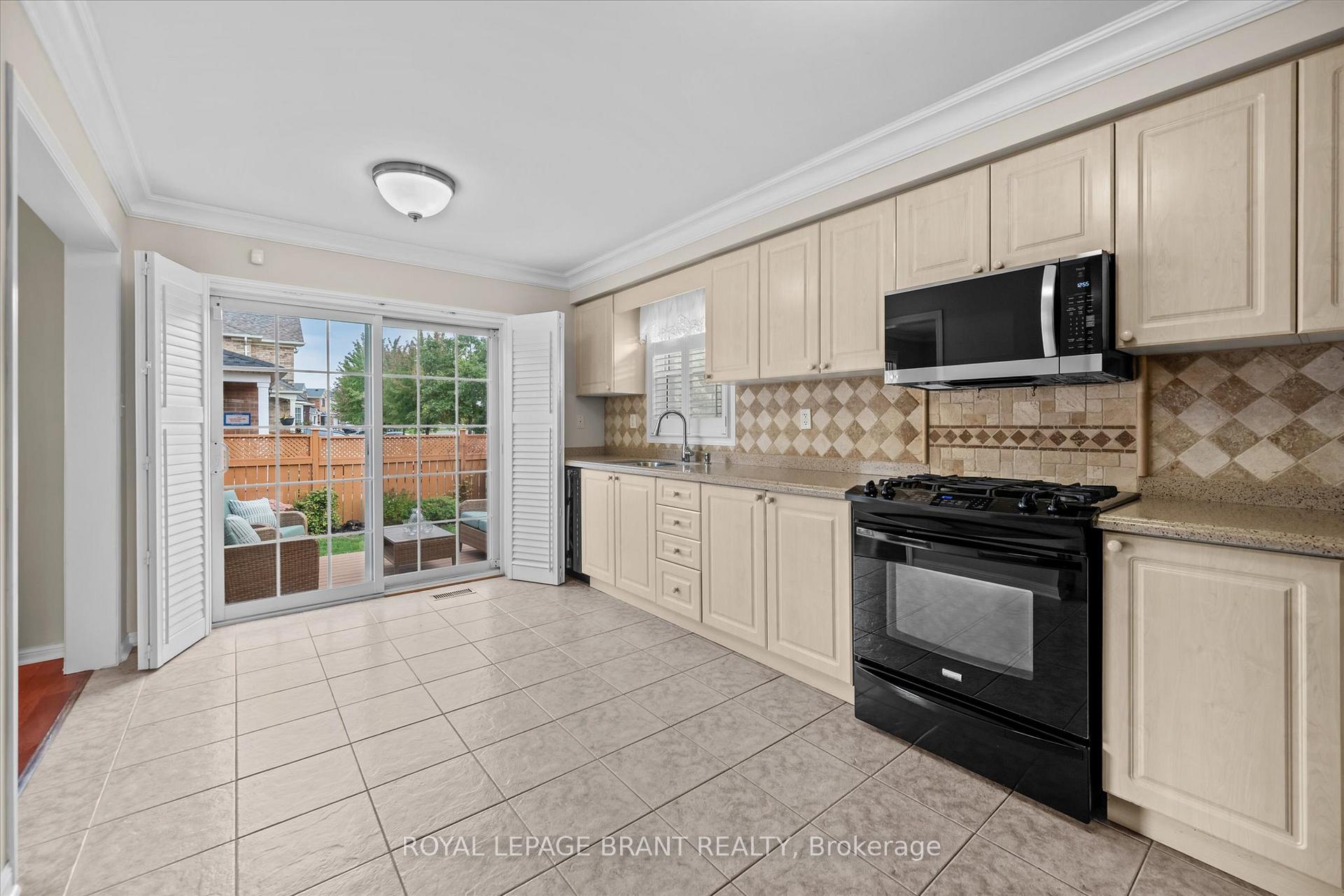 Photo 7 of 801 Mckay Crescent, Milton, Beaty — HOMEH