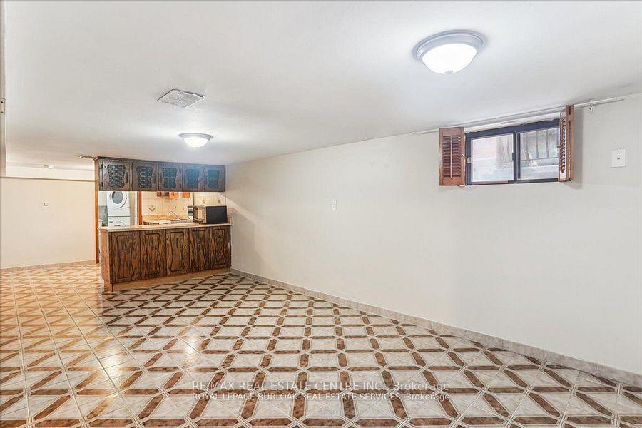 Photo 4 of 234 Market (Basement) Street, Hamilton, Strathcona — HOMEH