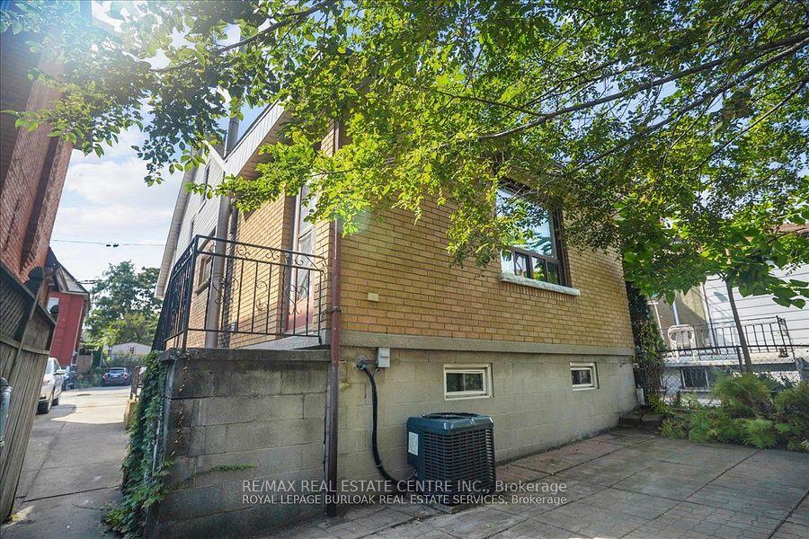 Photo 7 of 234 Market (Basement) Street, Hamilton, Strathcona — HOMEH