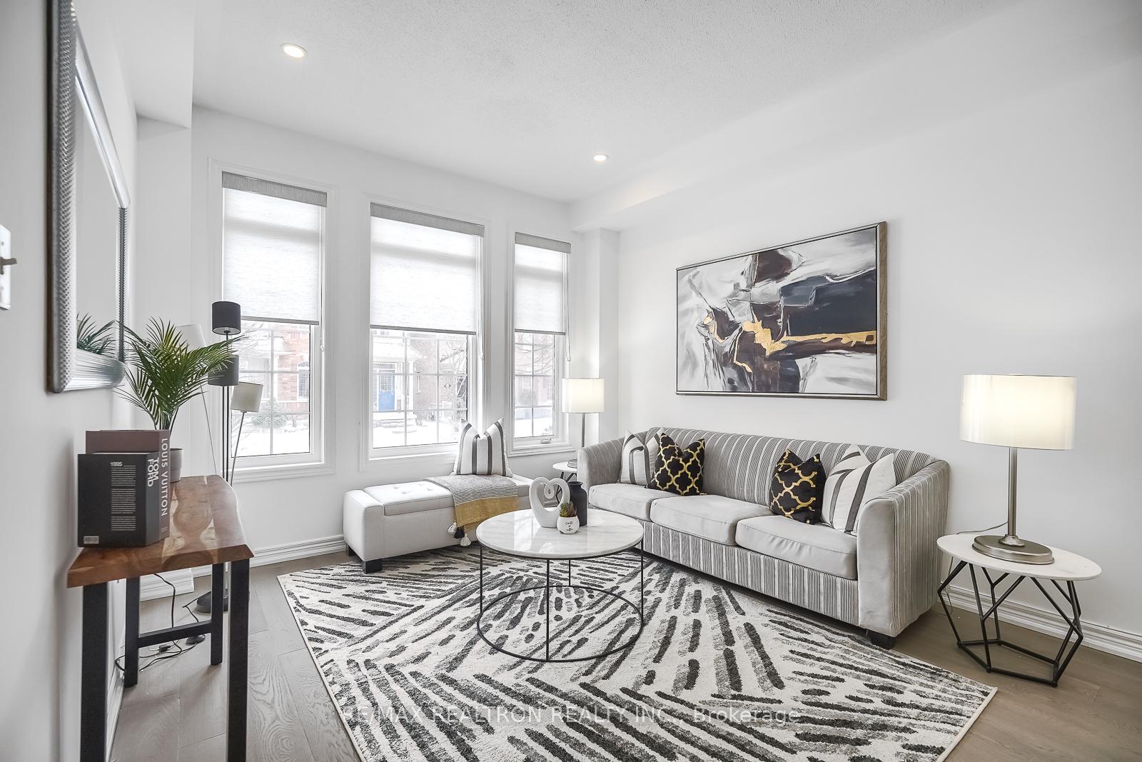 Photo 2 of 16 Innisvale Drive, Markham, Cornell — HOMEH