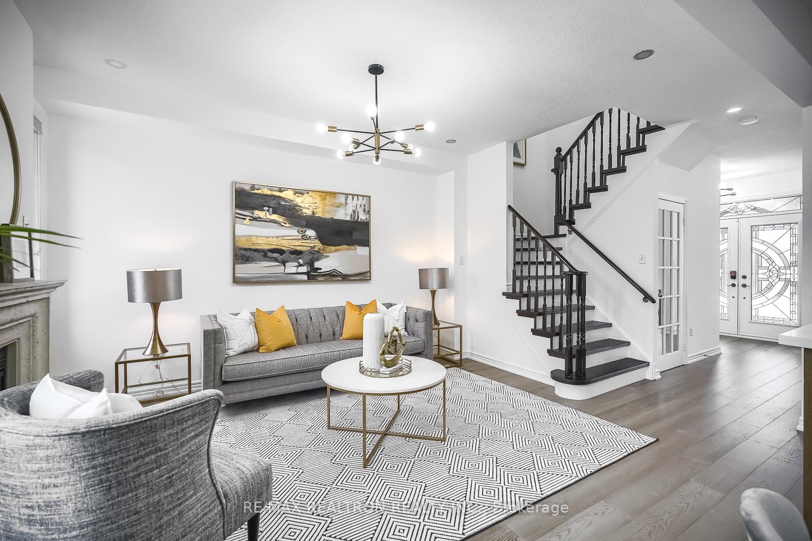 Photo 10 of 16 Innisvale Drive, Markham, Cornell — HOMEH
