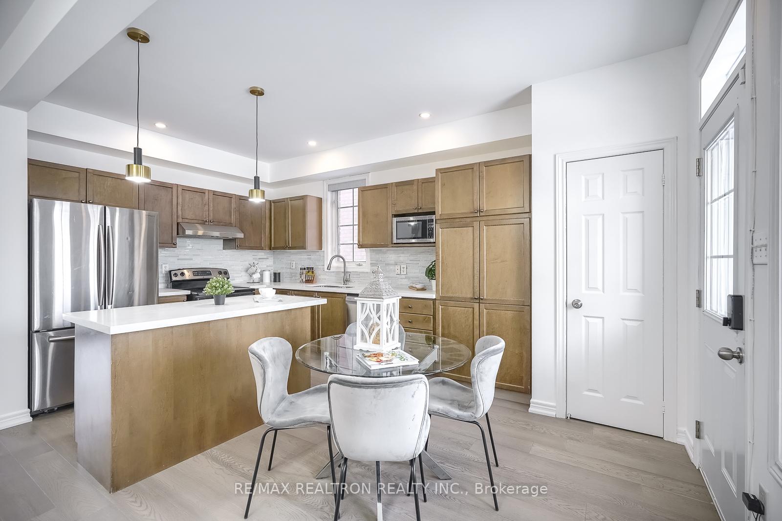 Photo 12 of 16 Innisvale Drive, Markham, Cornell — HOMEH