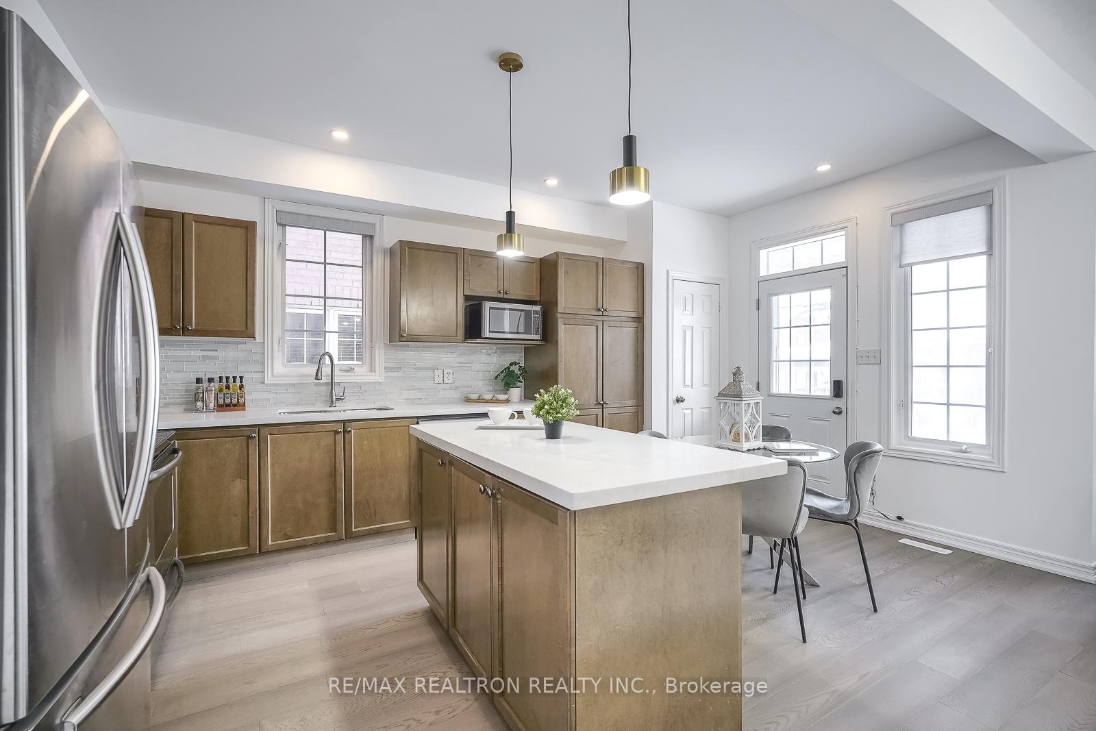 Photo 13 of 16 Innisvale Drive, Markham, Cornell — HOMEH