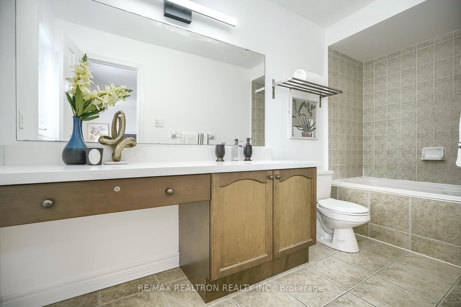 Photo 22 of 16 Innisvale Drive, Markham, Cornell — HOMEH