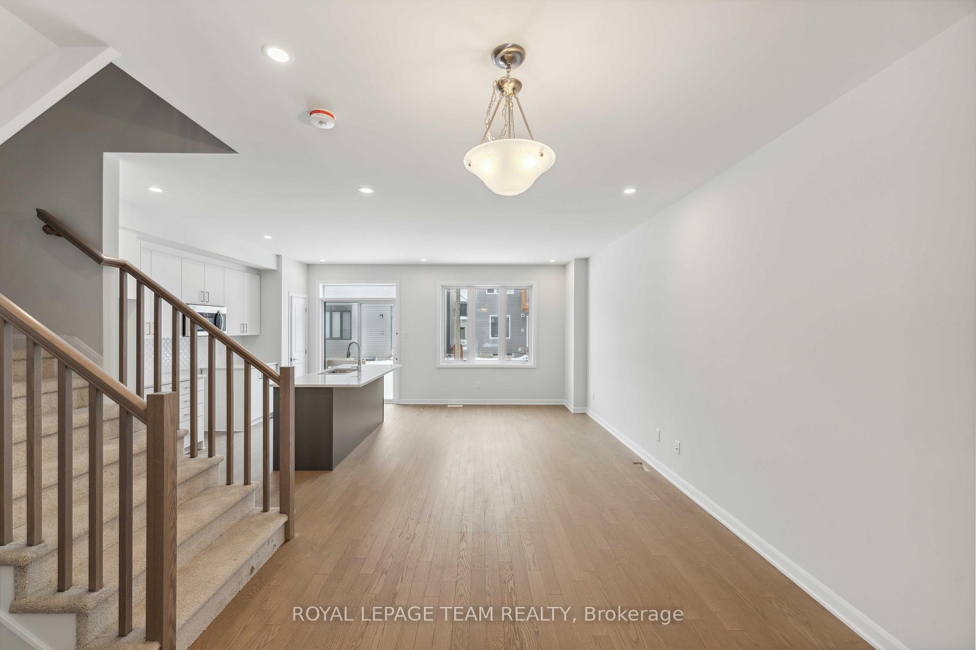 Photo 3 of 709 Fairline Row, Ottawa, Kanata - Emerald Meadows/Trailwest — HOMEH