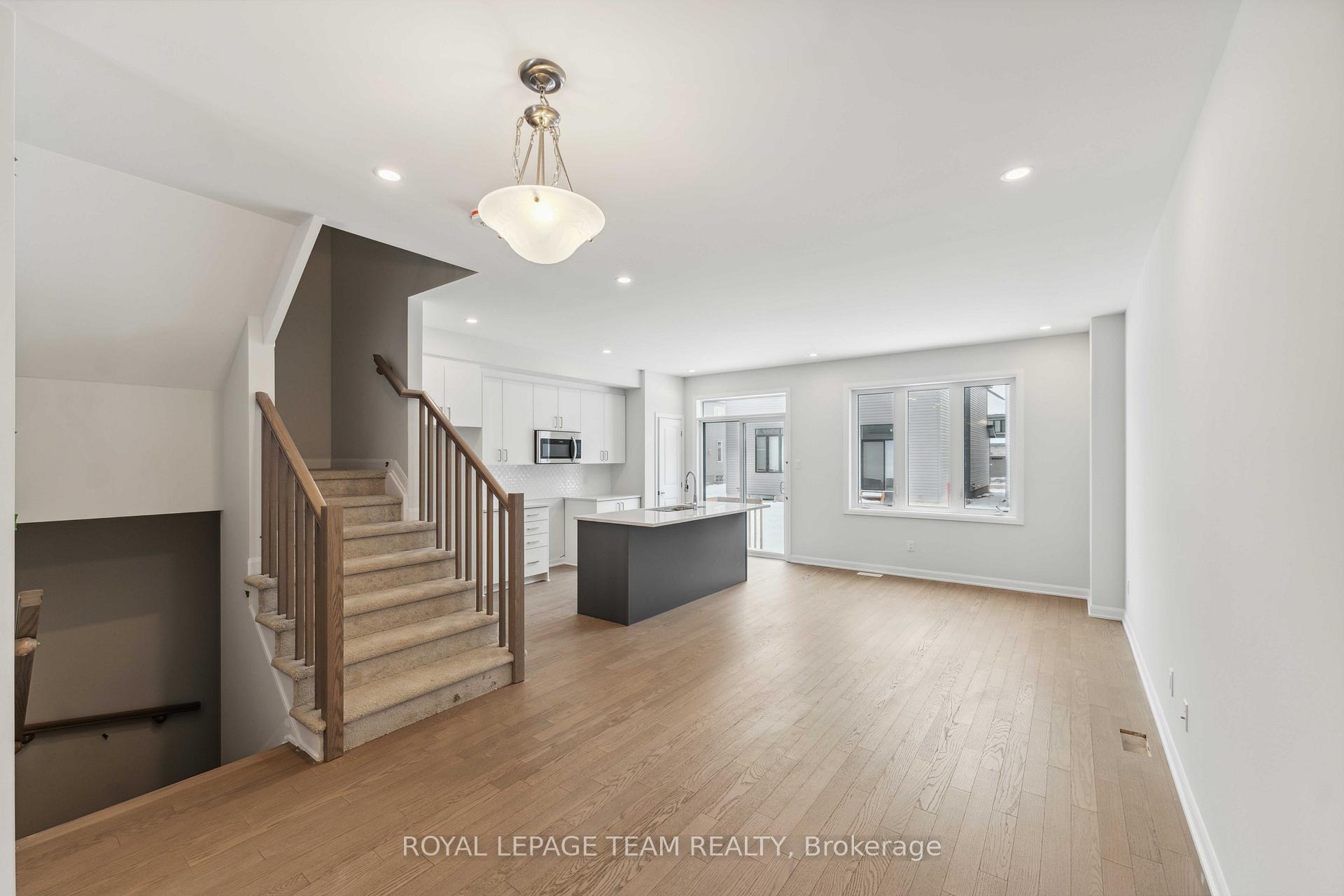 Photo 4 of 709 Fairline Row, Ottawa, Kanata - Emerald Meadows/Trailwest — HOMEH