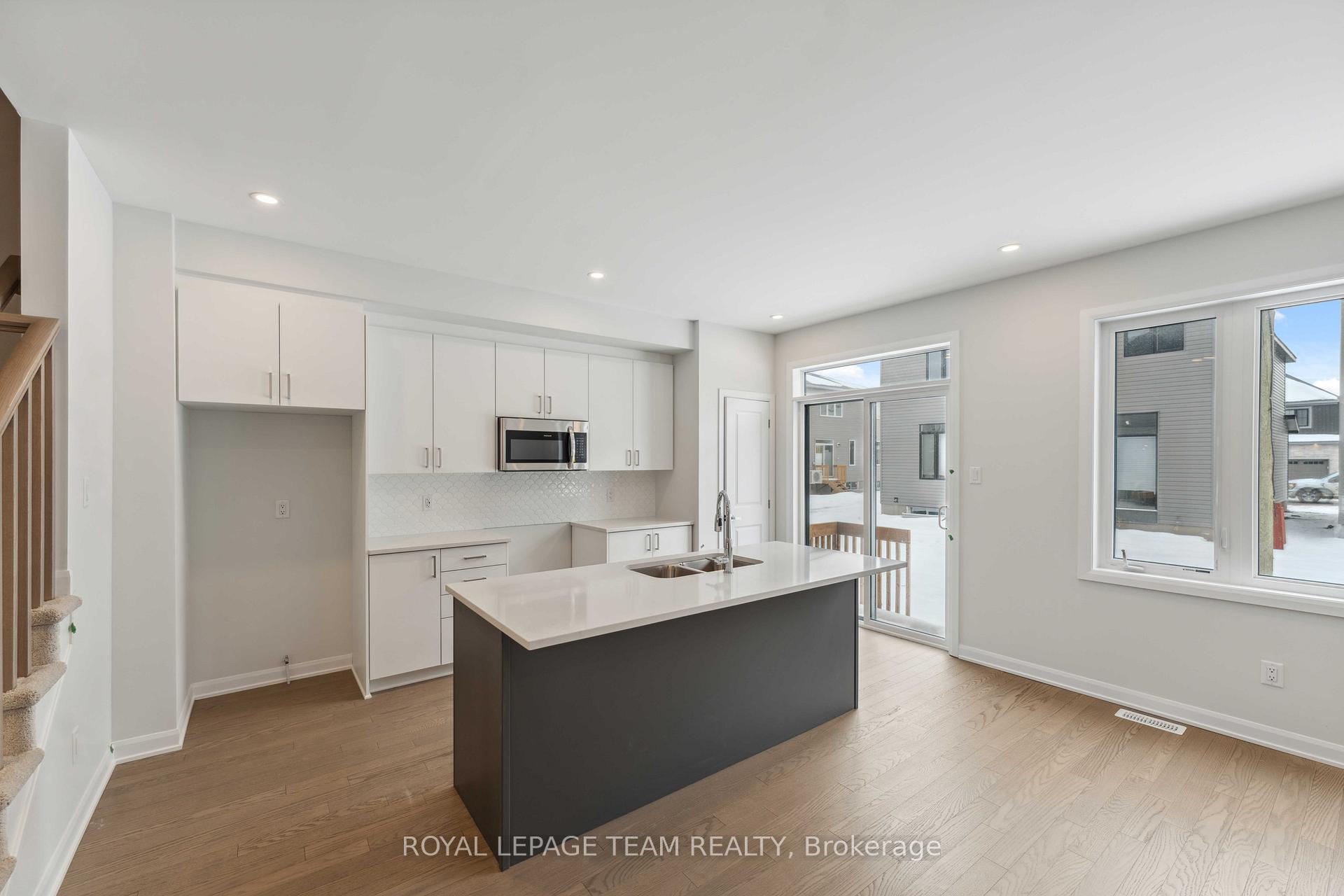Photo 5 of 709 Fairline Row, Ottawa, Kanata - Emerald Meadows/Trailwest — HOMEH