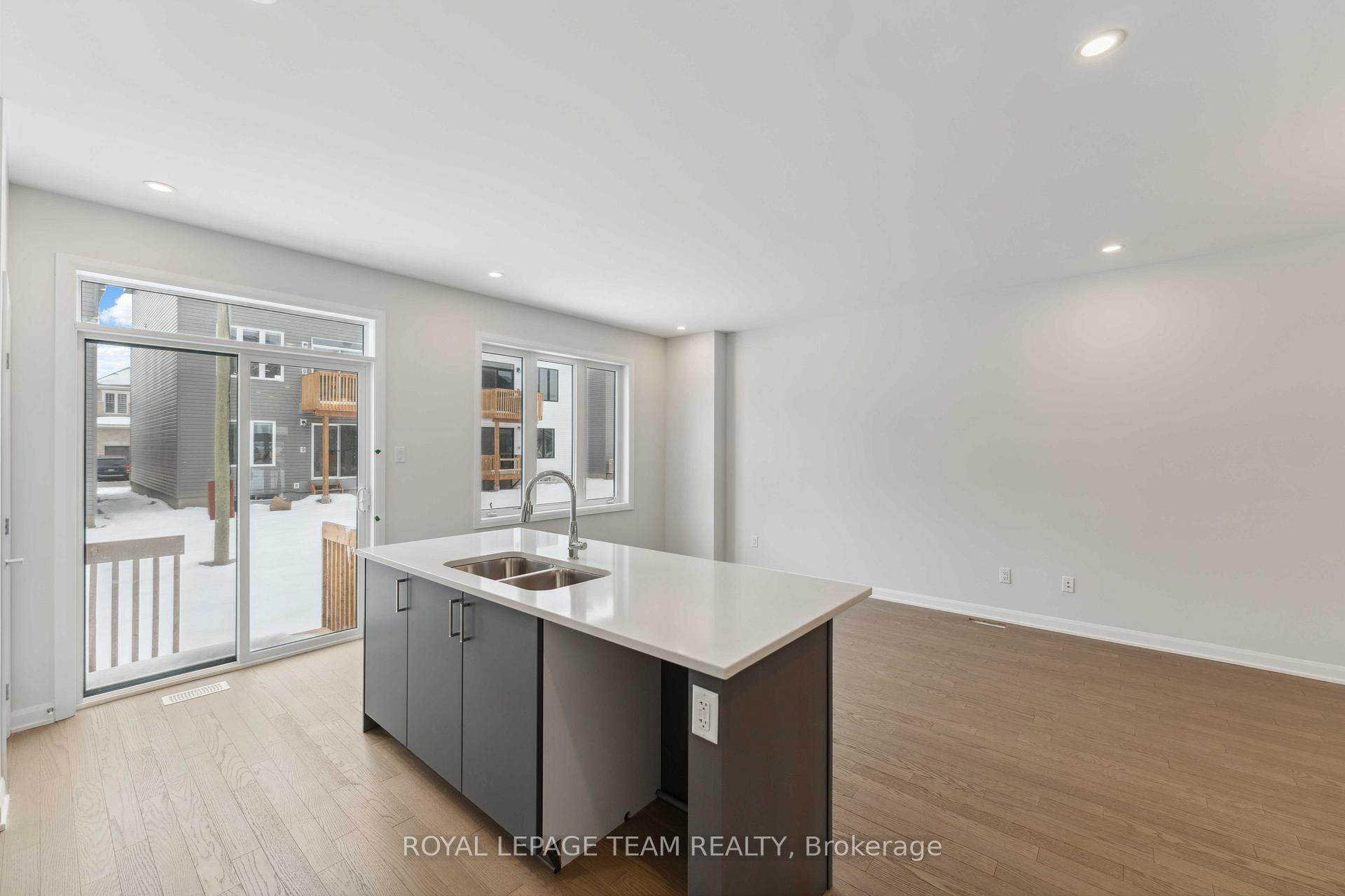 Photo 6 of 709 Fairline Row, Ottawa, Kanata - Emerald Meadows/Trailwest — HOMEH
