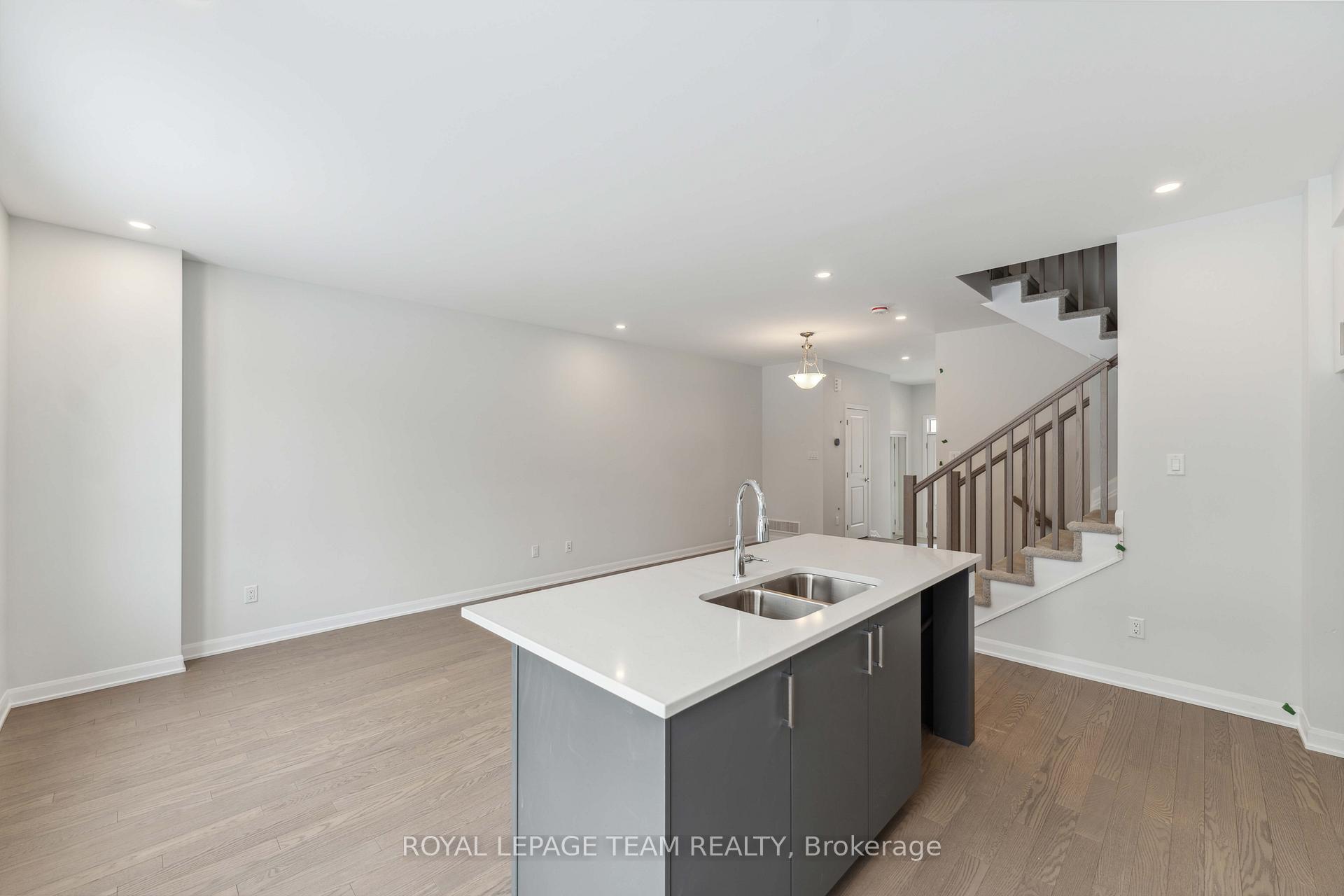 Photo 7 of 709 Fairline Row, Ottawa, Kanata - Emerald Meadows/Trailwest — HOMEH