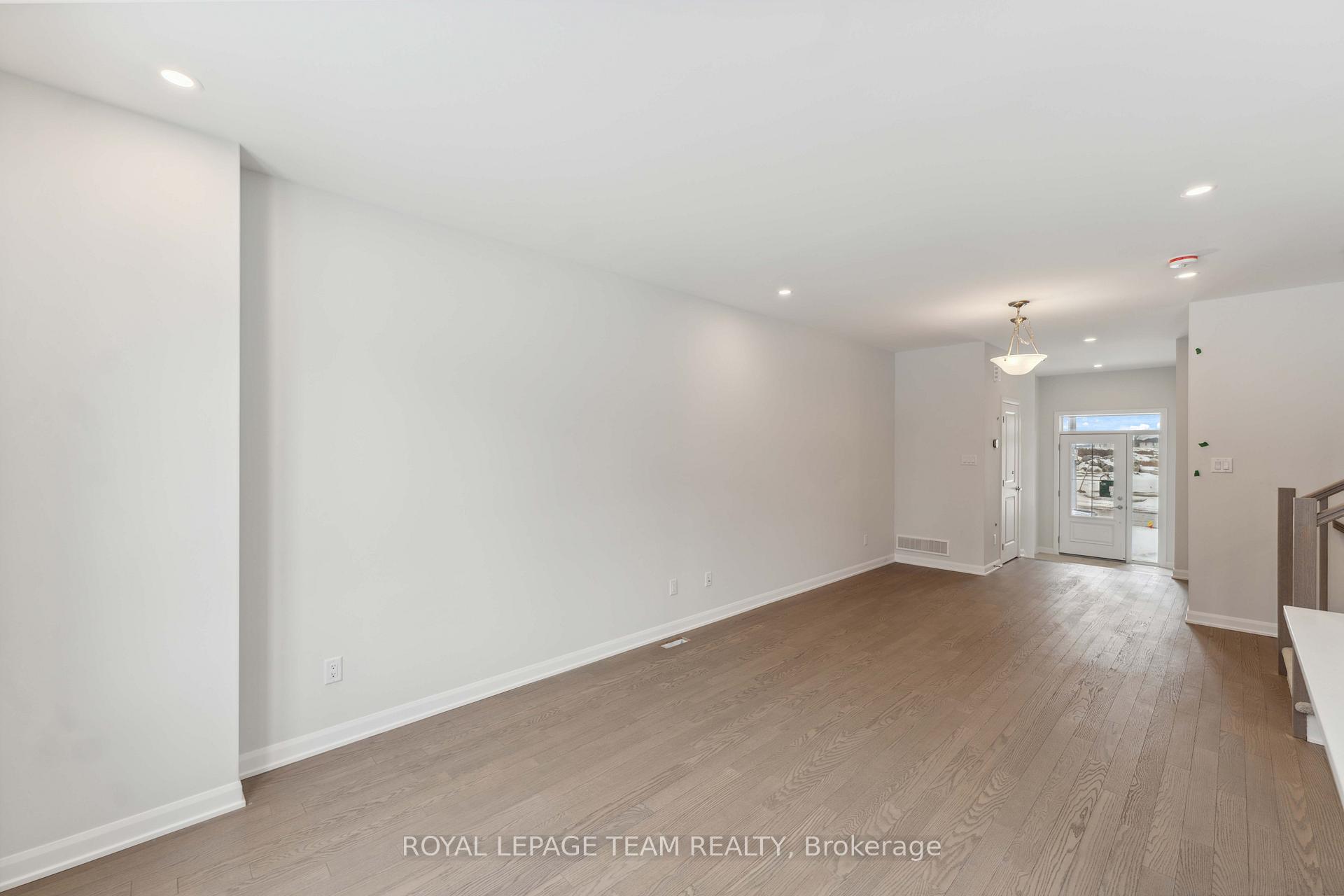 Photo 8 of 709 Fairline Row, Ottawa, Kanata - Emerald Meadows/Trailwest — HOMEH