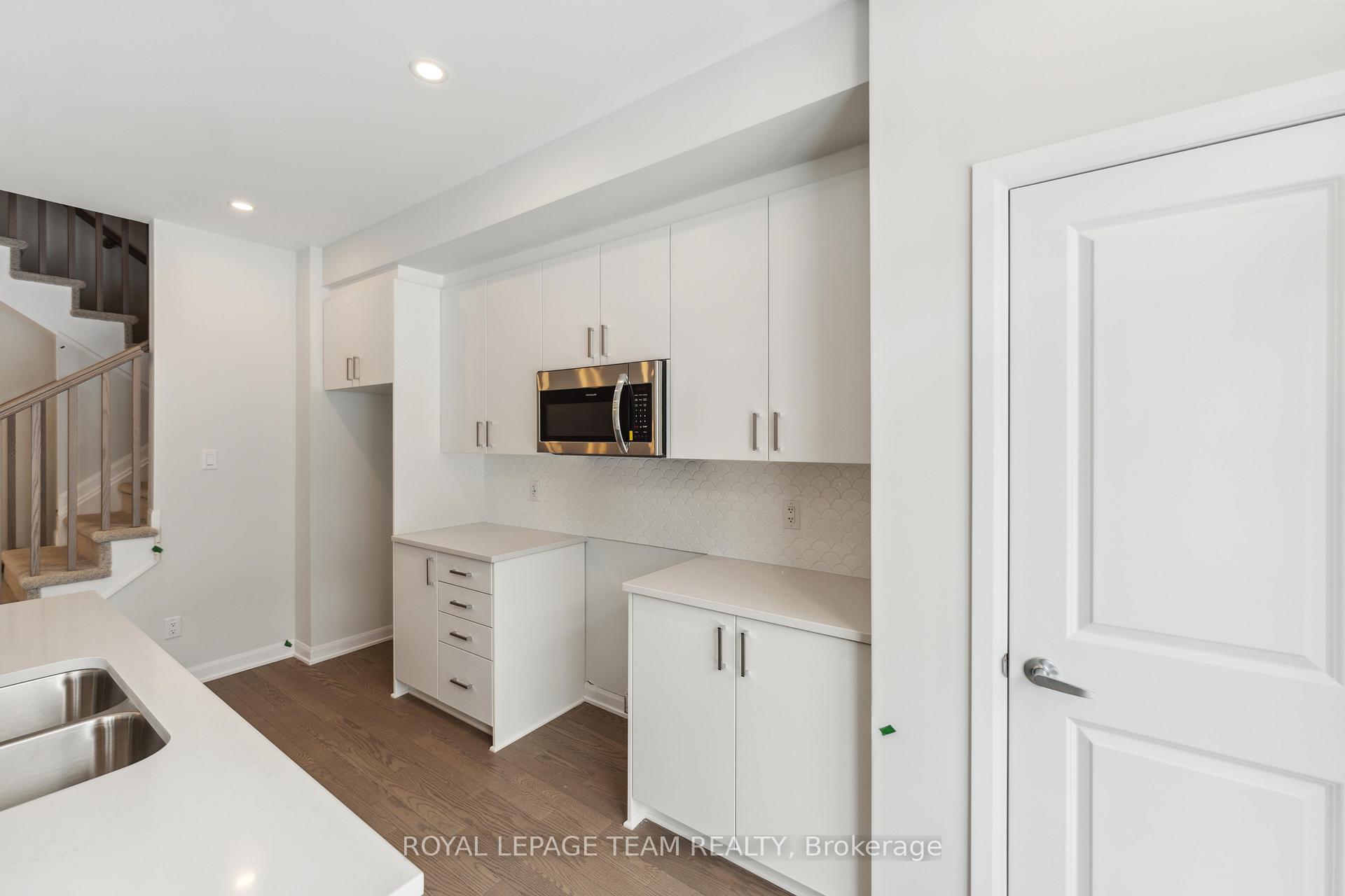 Photo 9 of 709 Fairline Row, Ottawa, Kanata - Emerald Meadows/Trailwest — HOMEH