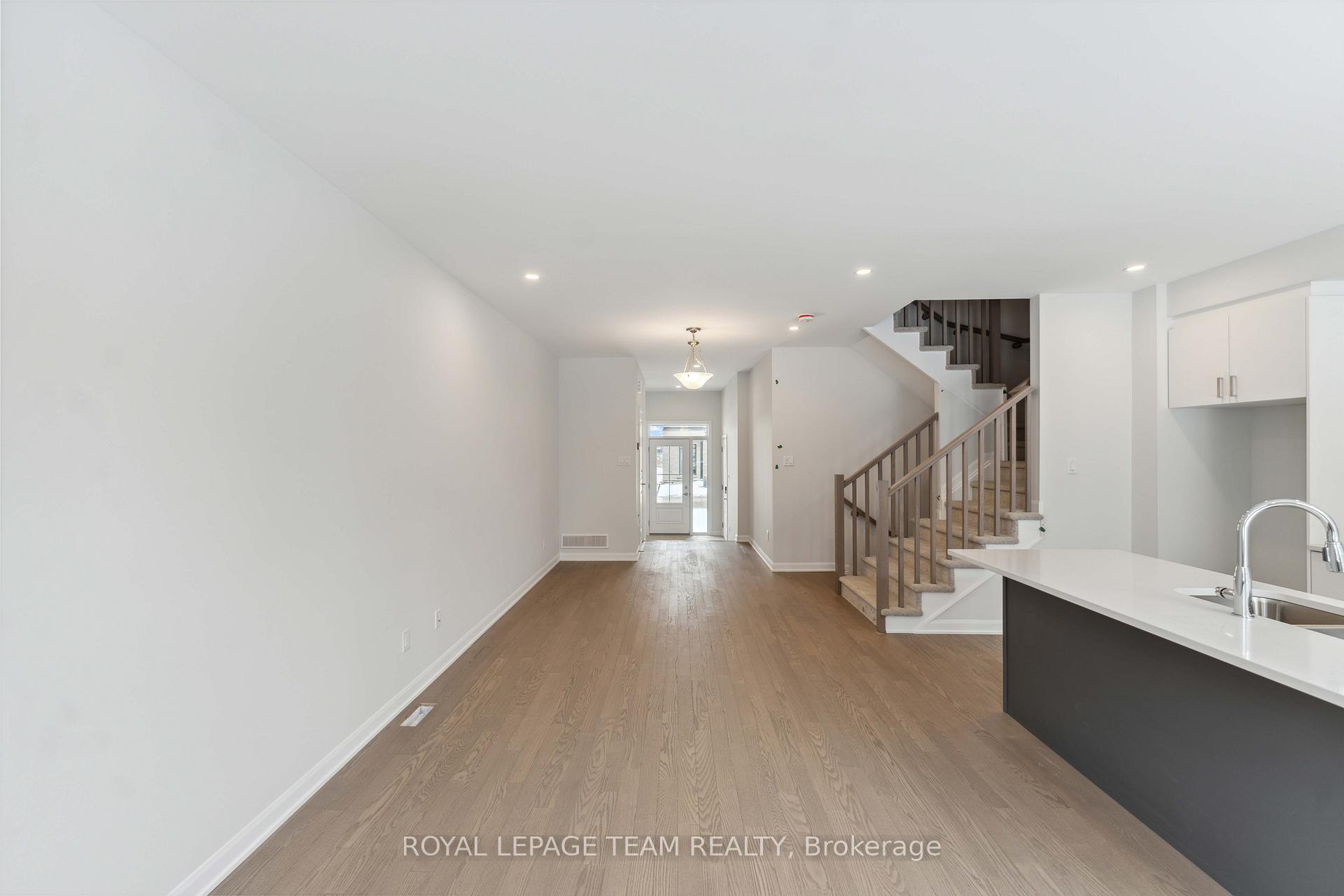 Photo 10 of 709 Fairline Row, Ottawa, Kanata - Emerald Meadows/Trailwest — HOMEH