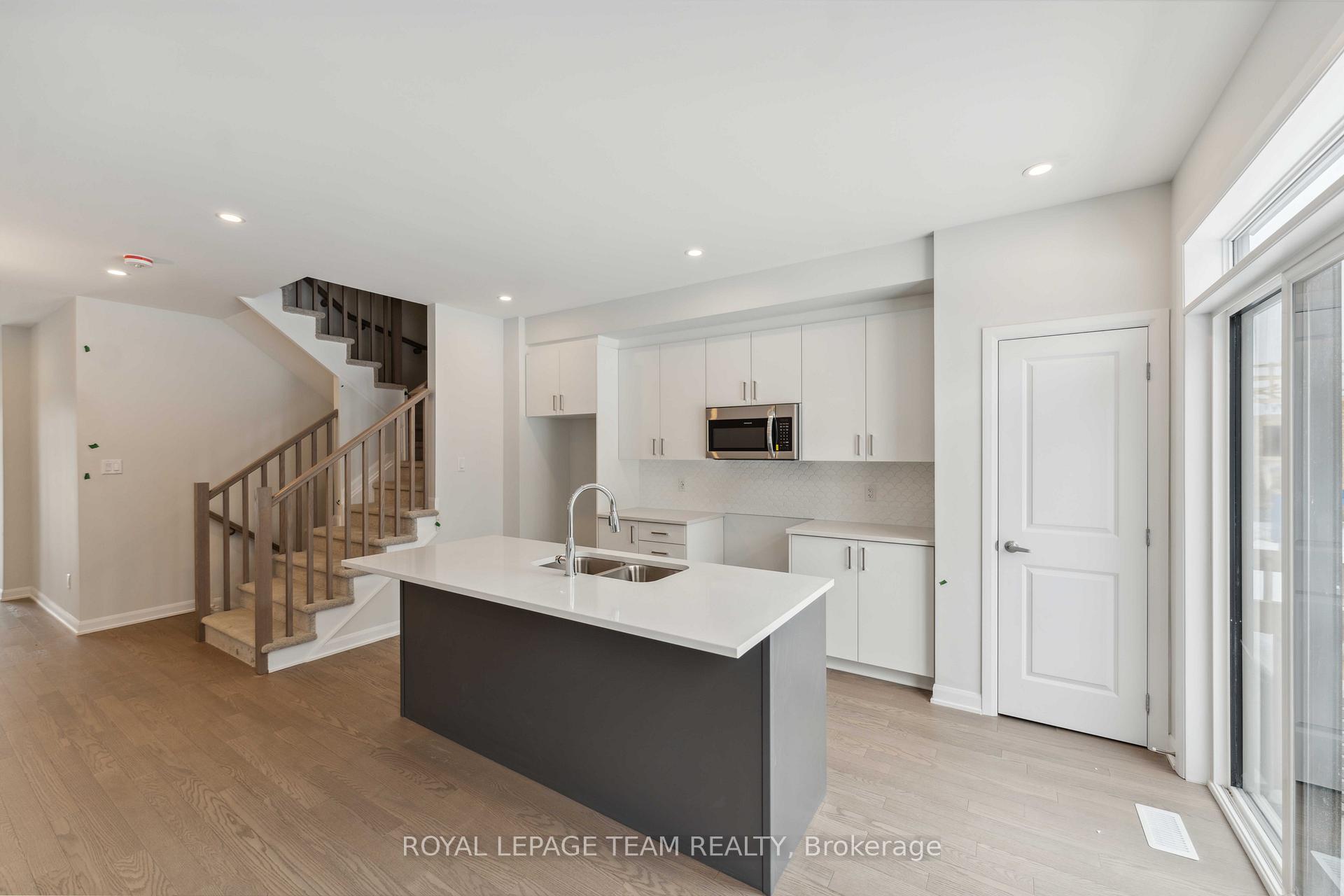 Photo 11 of 709 Fairline Row, Ottawa, Kanata - Emerald Meadows/Trailwest — HOMEH