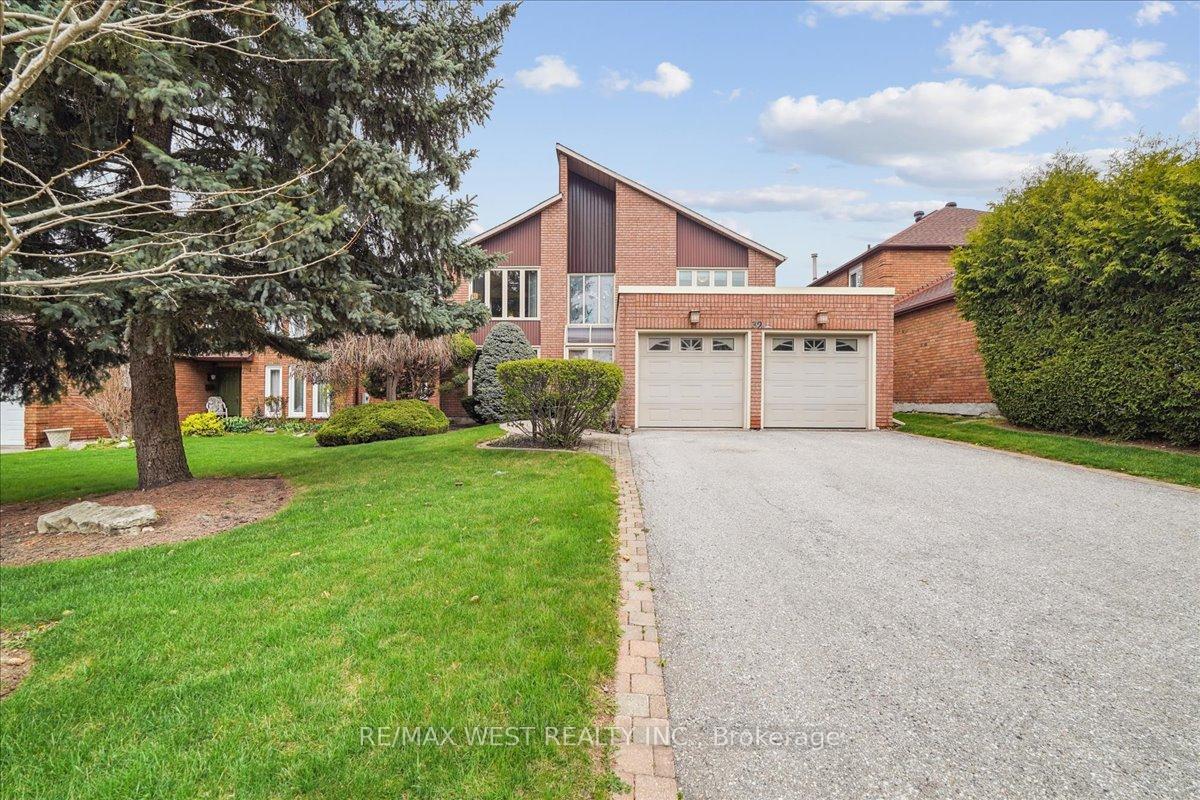 Front of 32 Delancey Crescent