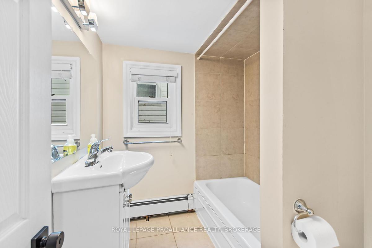 Photo 37 of 237 Mowat Avenue, Kingston, Central City West — HOMEH