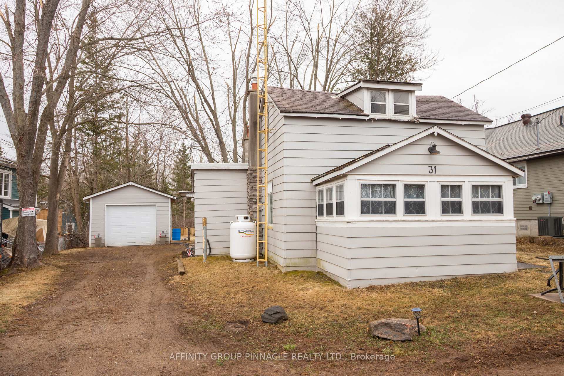 Photo 1 of 31 Birchcliff Avenue, Kawartha Lakes, Verulam — HOMEH