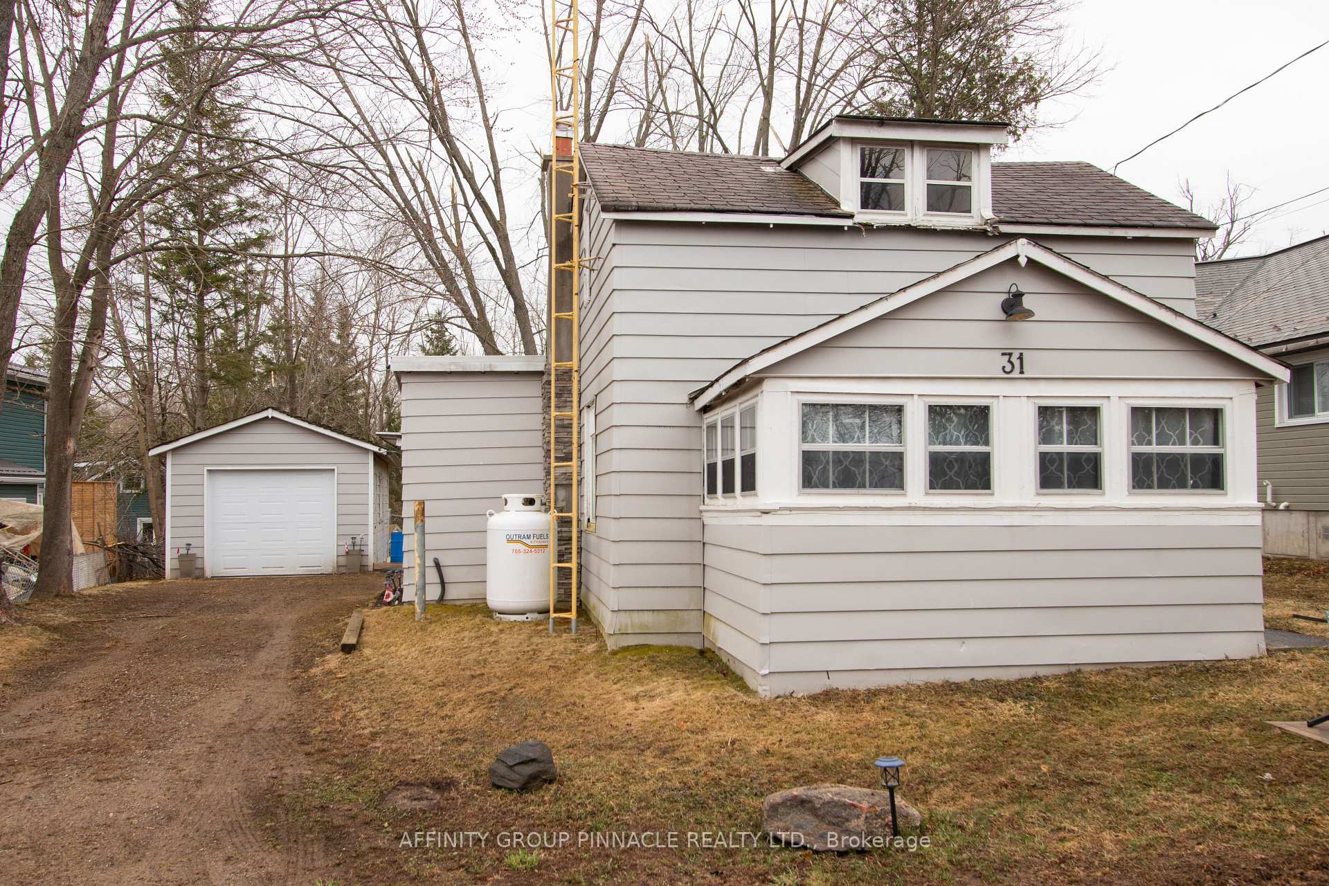 Photo 2 of 31 Birchcliff Avenue, Kawartha Lakes, Verulam — HOMEH