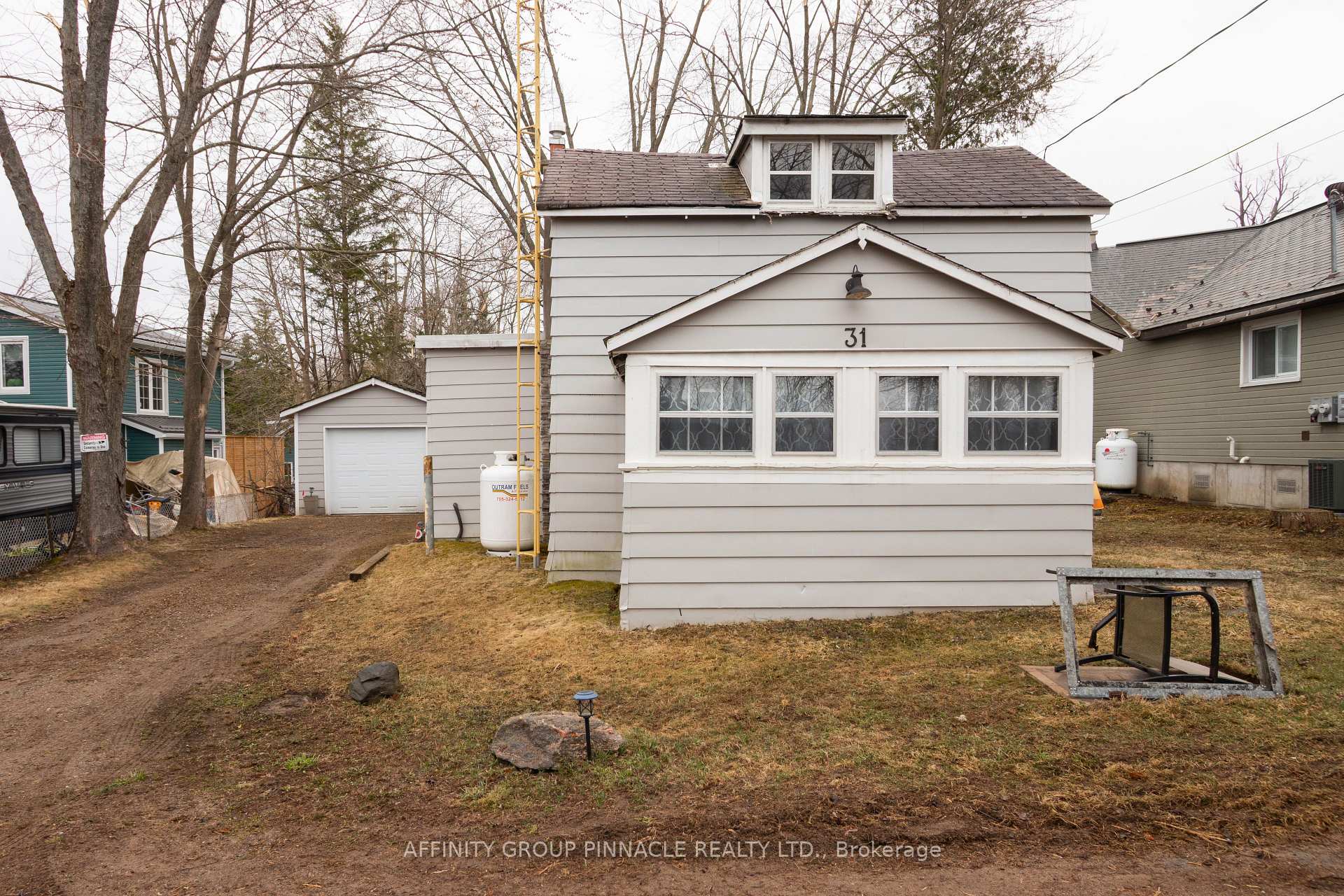 Photo 4 of 31 Birchcliff Avenue, Kawartha Lakes, Verulam — HOMEH