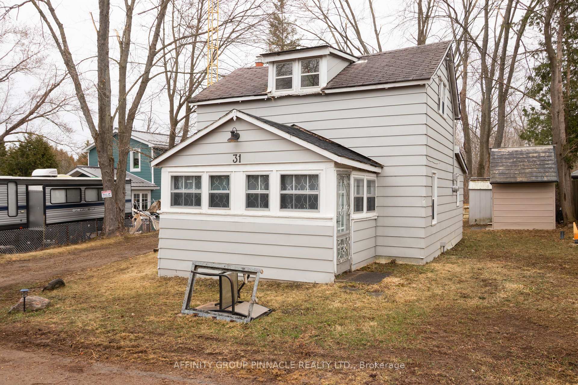 Photo 5 of 31 Birchcliff Avenue, Kawartha Lakes, Verulam — HOMEH