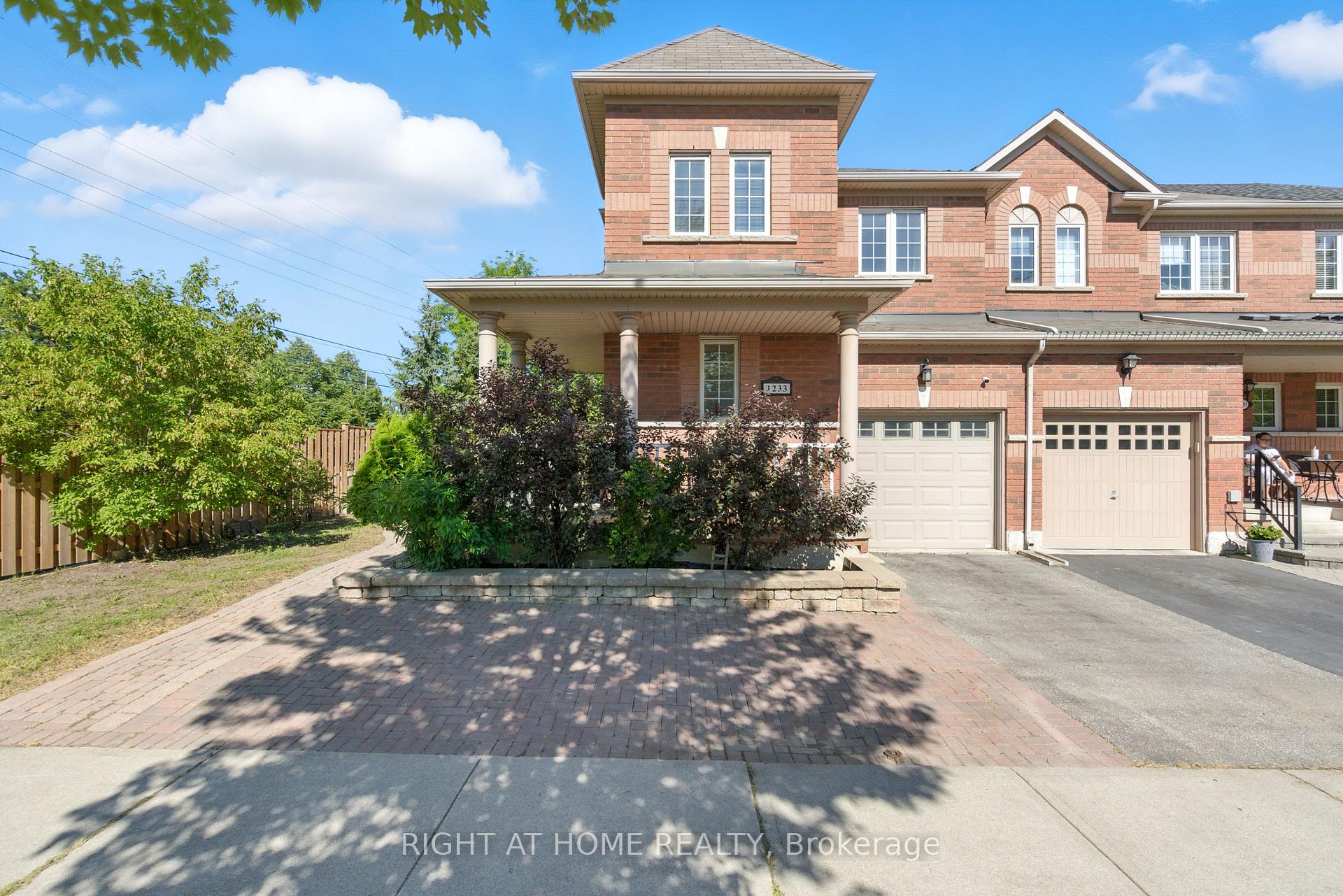 Photo 3 of 1233 Lamont Crescent, Milton, Clarke — HOMEH
