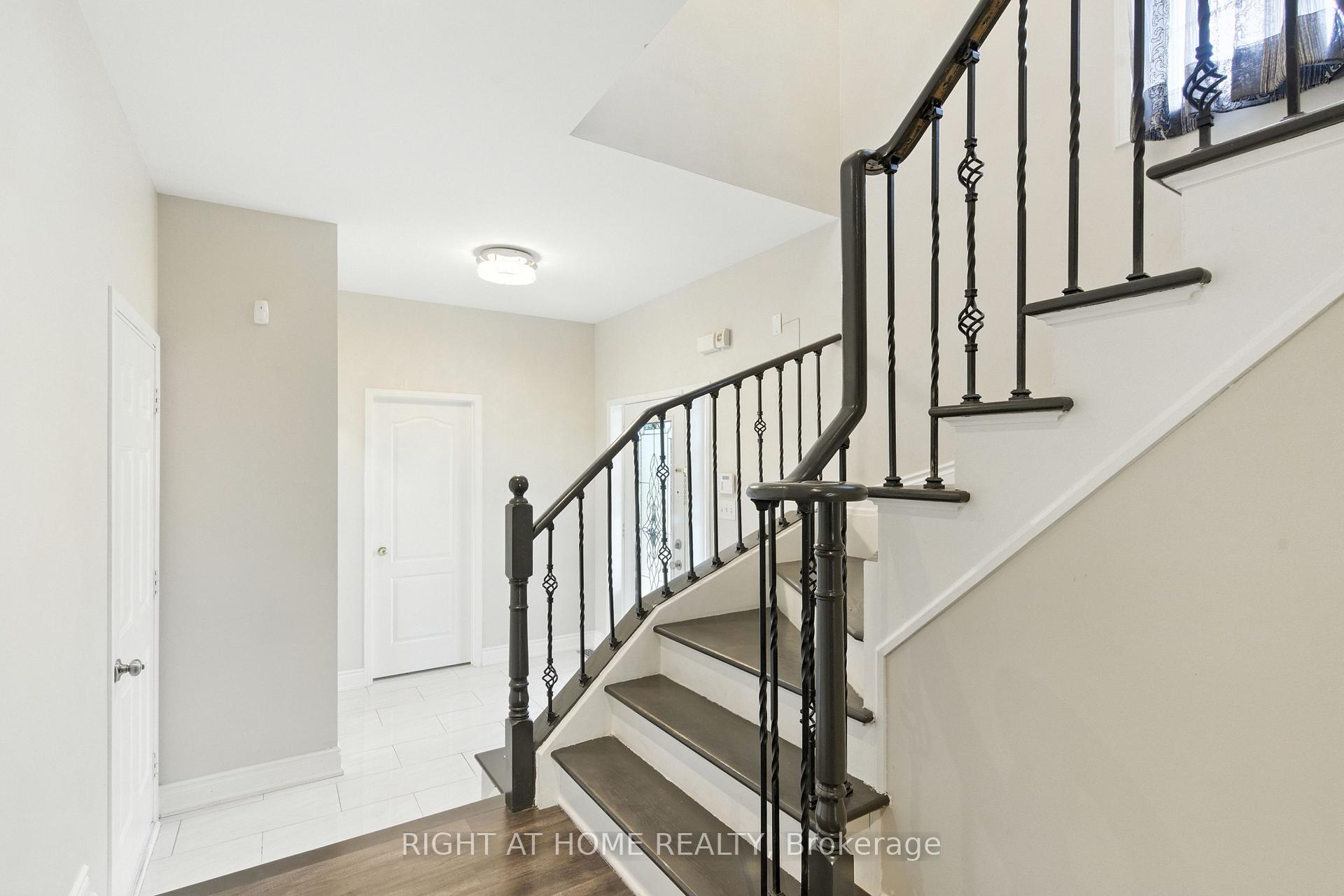 Photo 10 of 1233 Lamont Crescent, Milton, Clarke — HOMEH