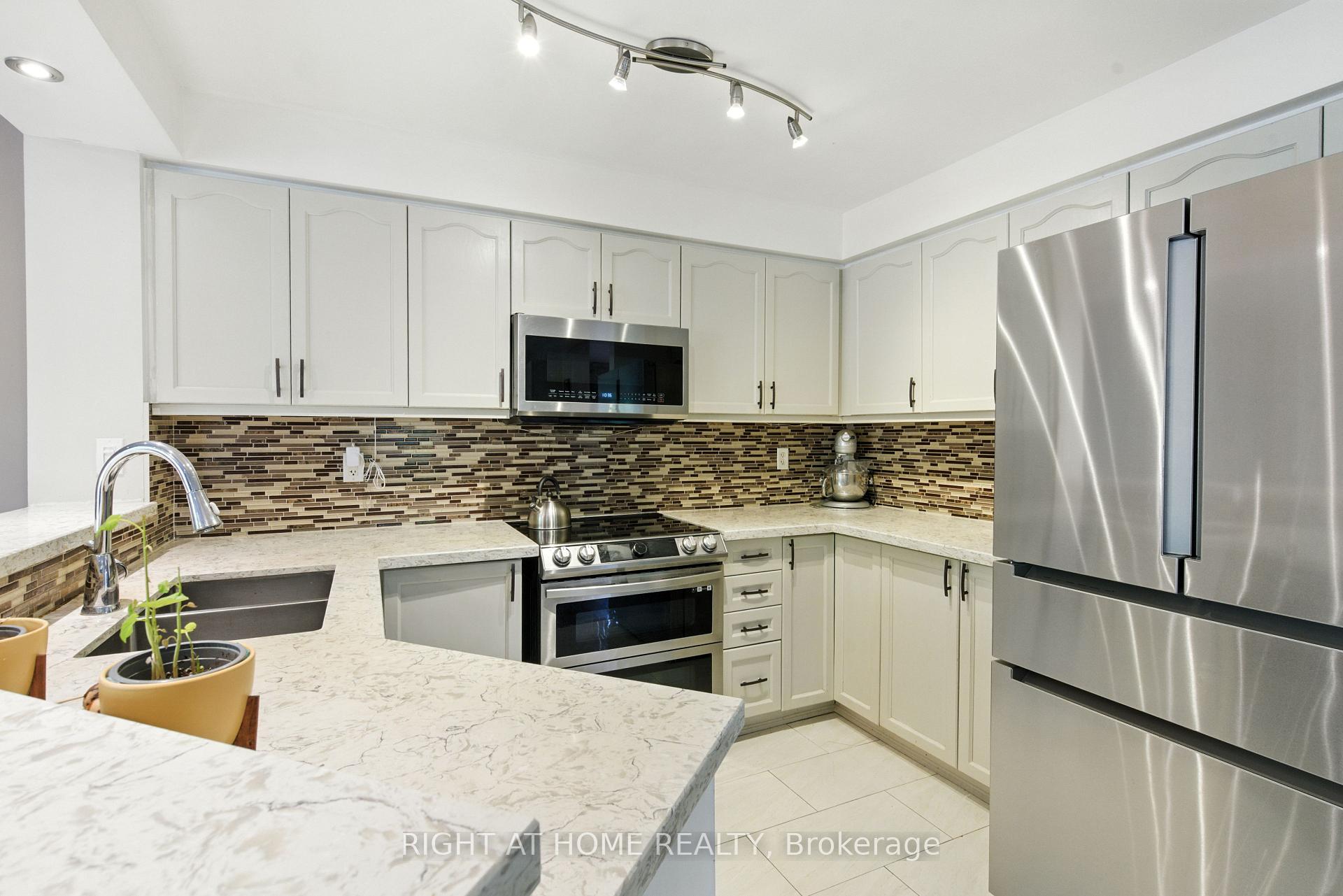 Photo 18 of 1233 Lamont Crescent, Milton, Clarke — HOMEH