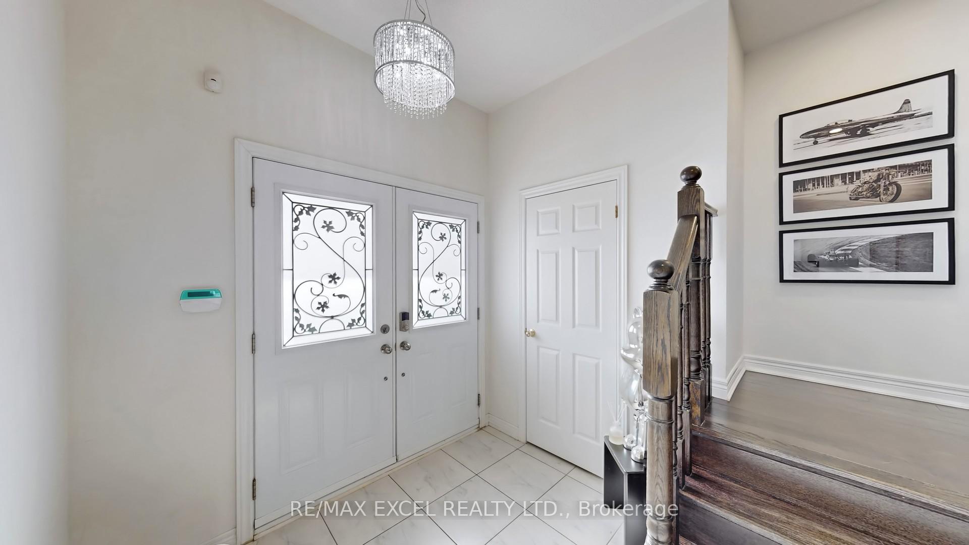 Photo 2 of 11 Unity Gardens Drive, Markham, Village Green-South Unionville — HOMEH