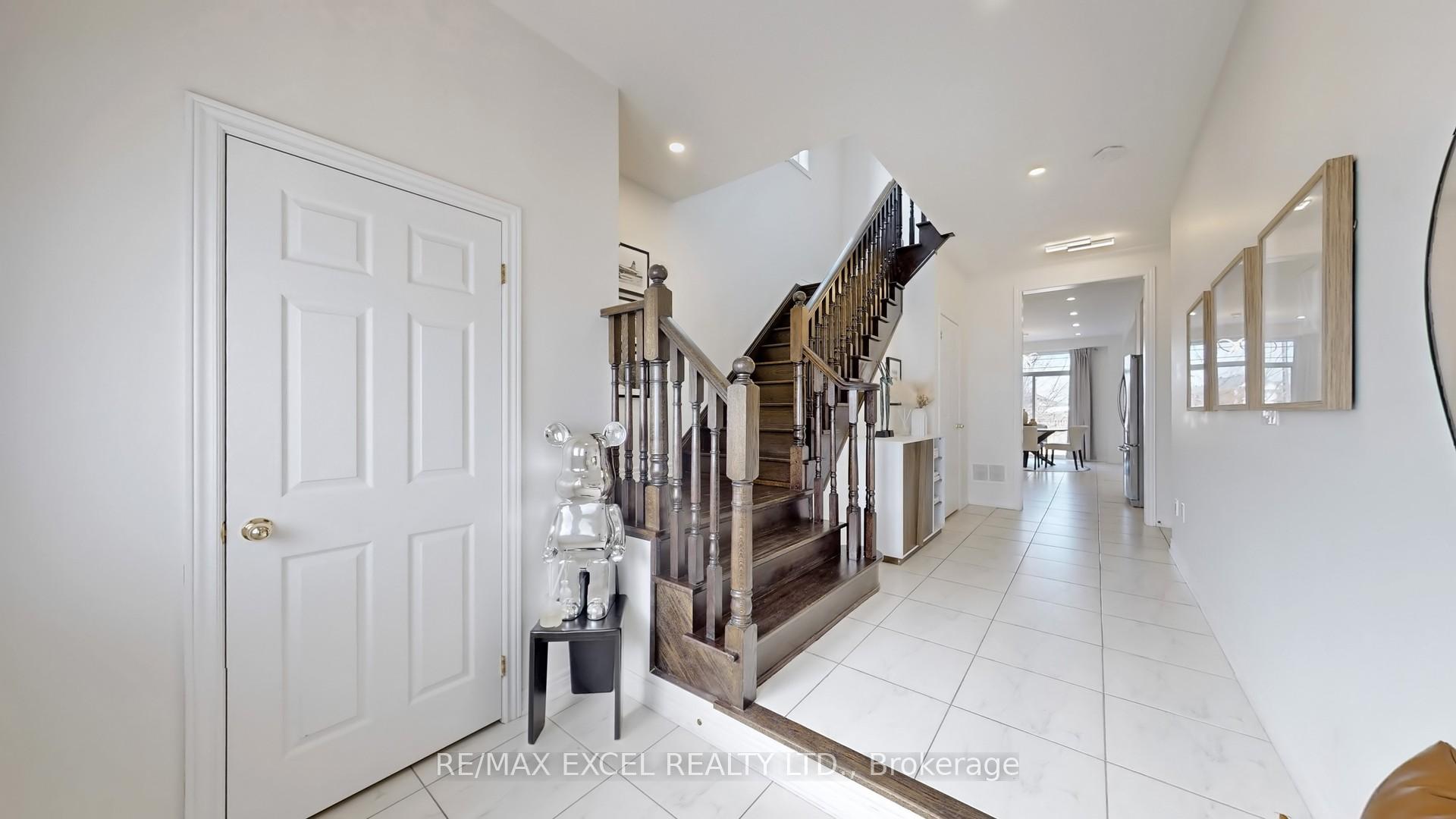Photo 3 of 11 Unity Gardens Drive, Markham, Village Green-South Unionville — HOMEH
