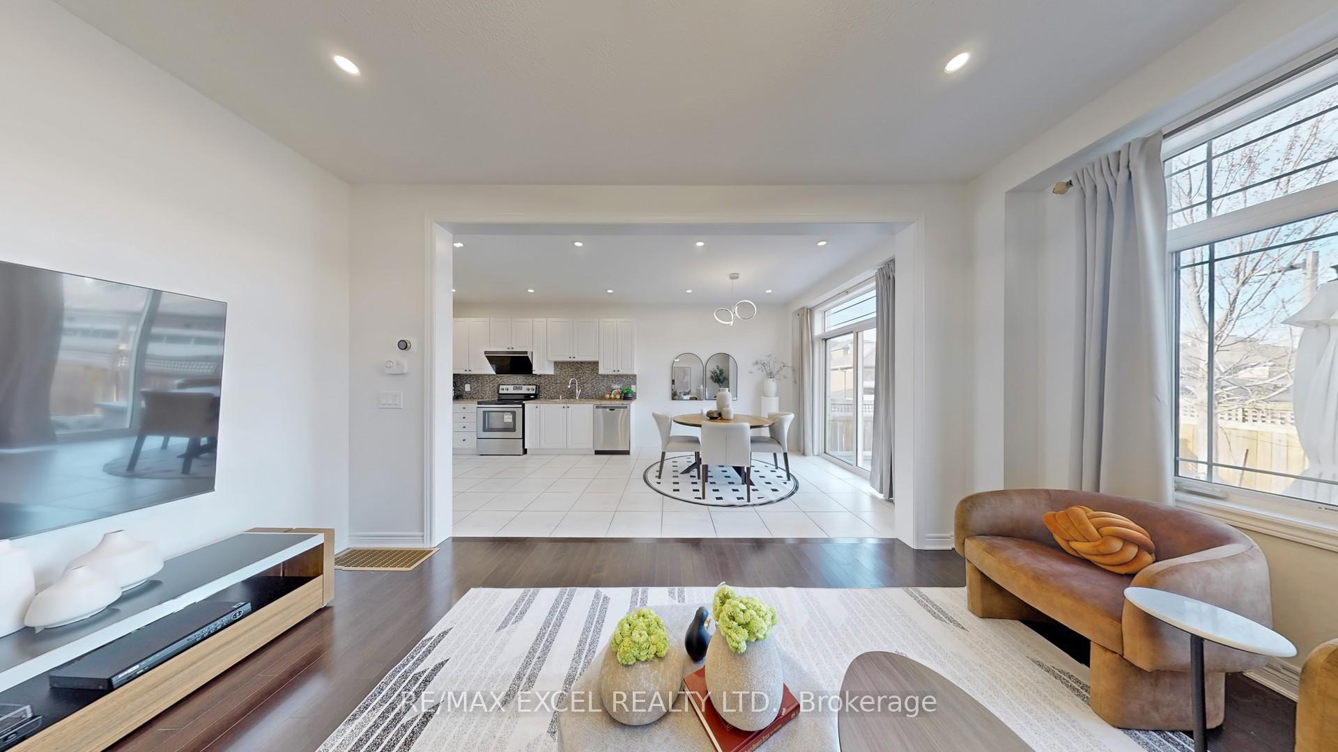 Photo 10 of 11 Unity Gardens Drive, Markham, Village Green-South Unionville — HOMEH